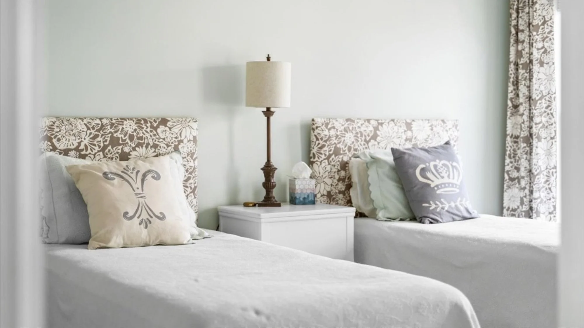 maryland-house-twin-bedroom-interior.jpg