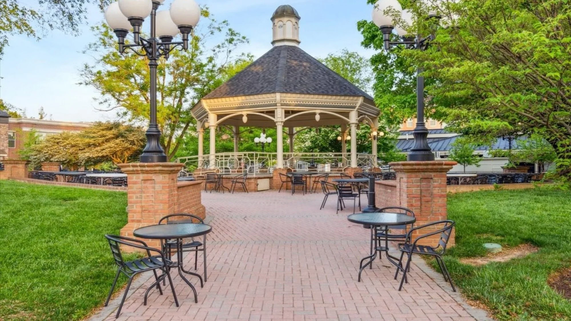 places-to-live-in-frederick-md-gazebo-plaza.jpg