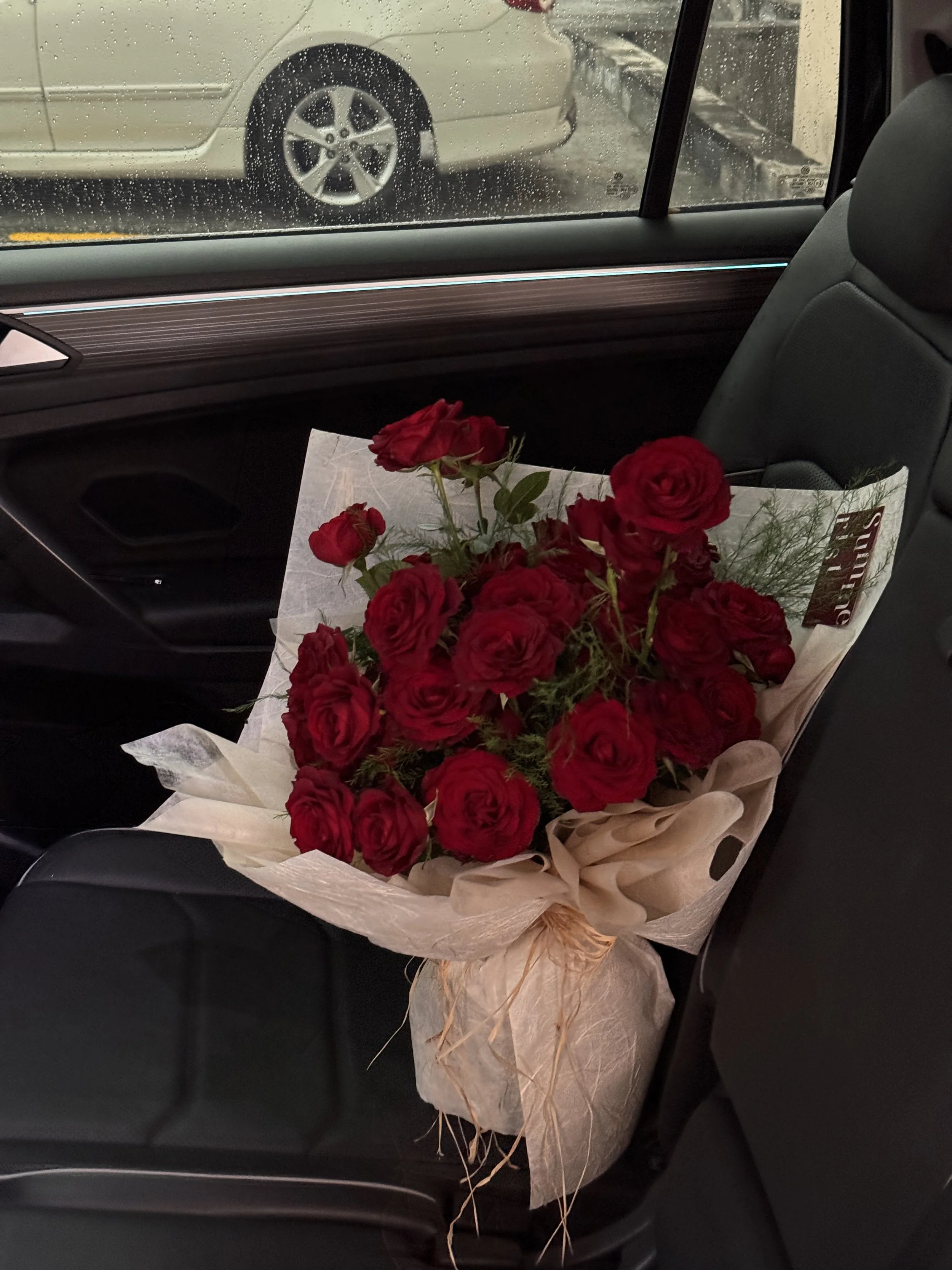 Sweetheart Red SprayRose Dozen