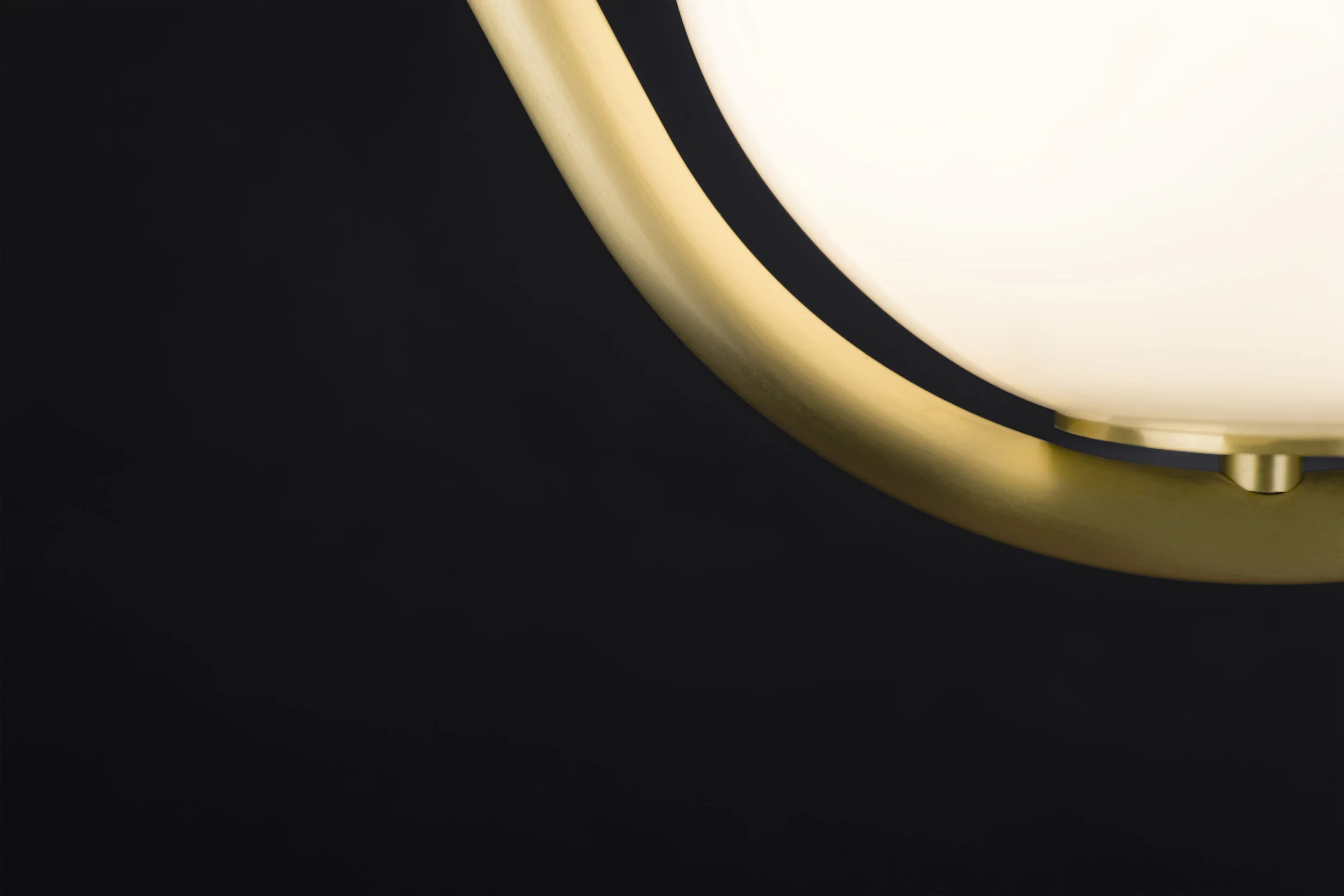 LaroseGuyon_Perle1_Brass_Lighting_03.jpg