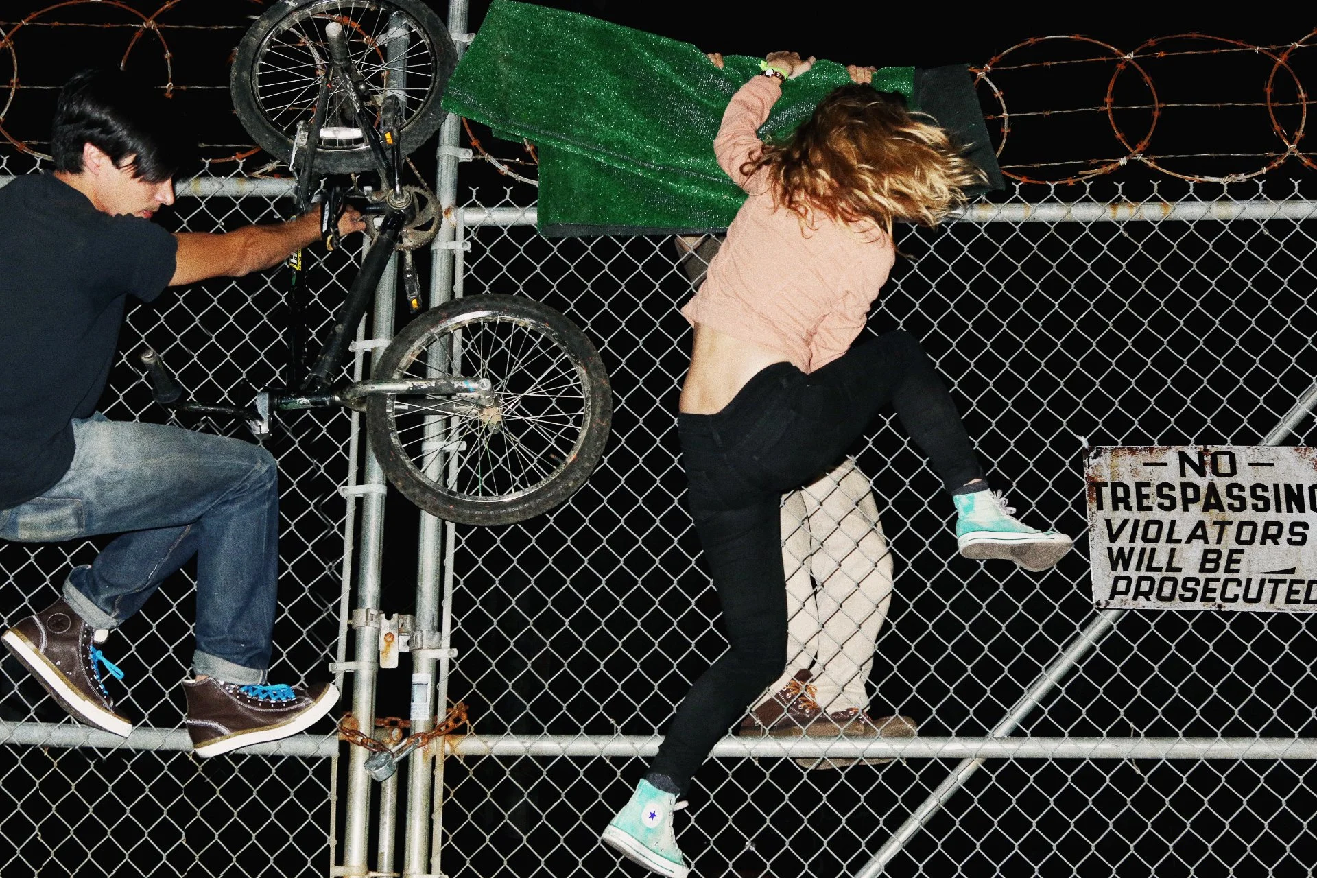 BARBWIRE-FENCE.jpg
