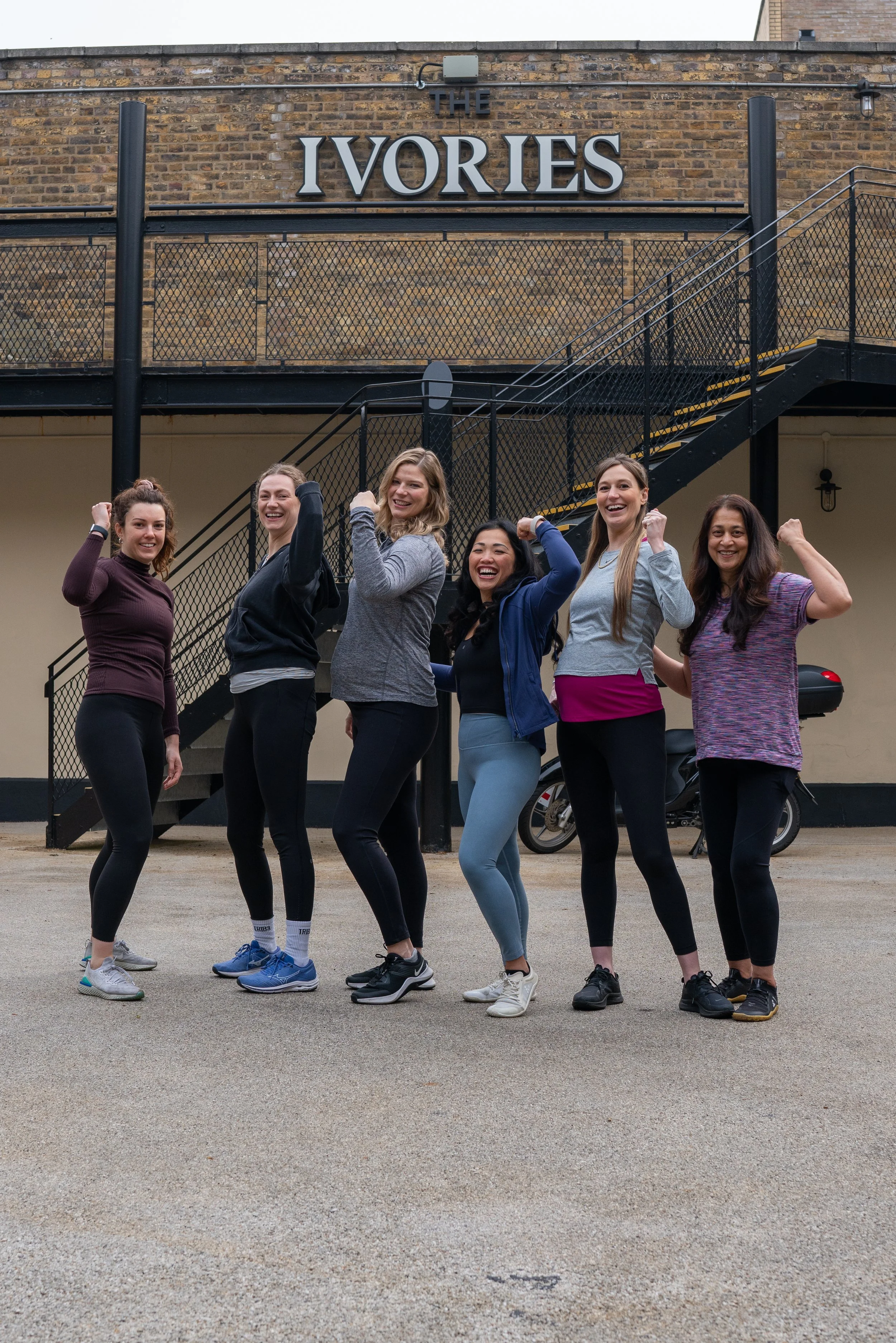 4-1 training with lifting ladies , female workouts, working out in a female group