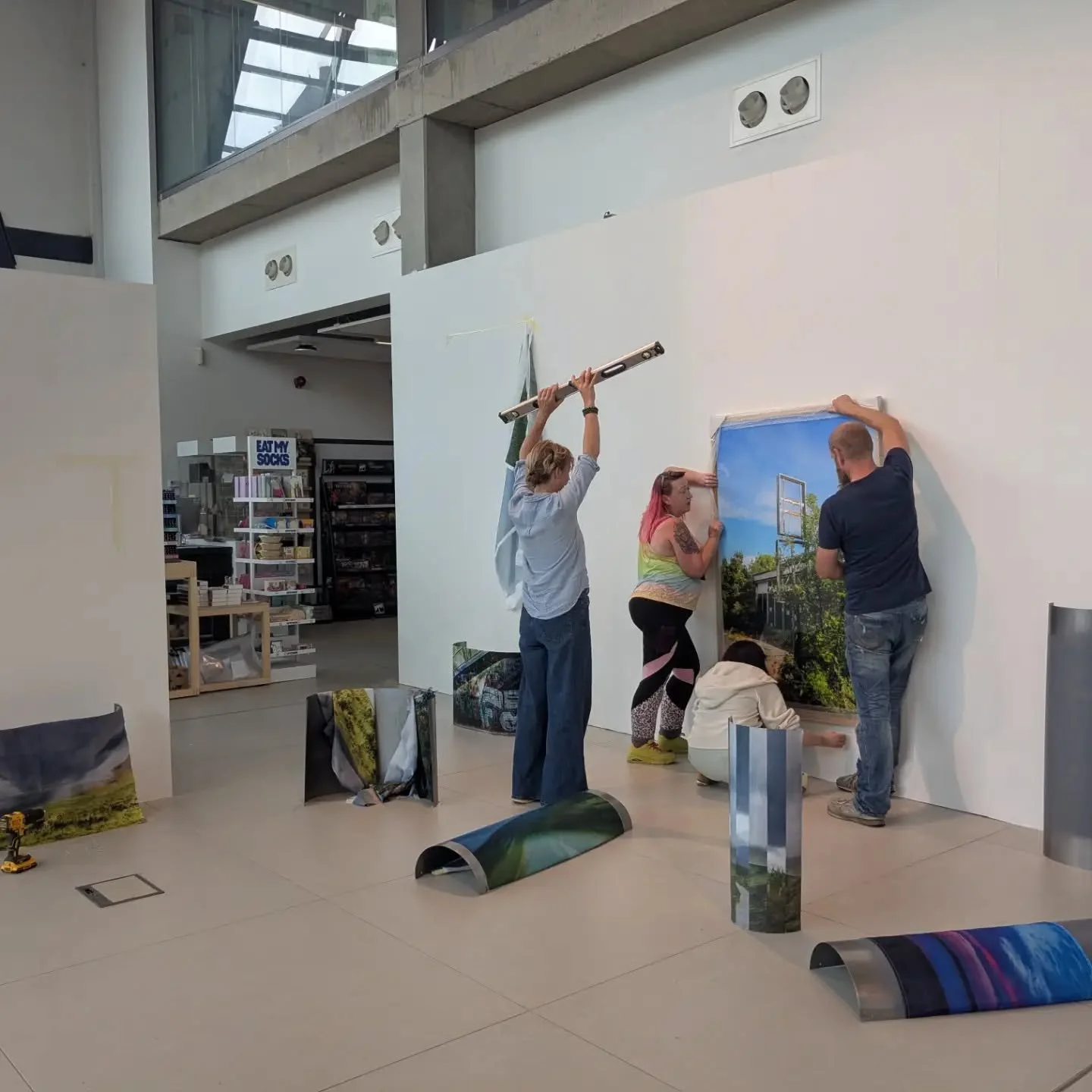 Some behind the scenes of the one of the best but hardest weeks of my life installing @tend_dmu

In no particular order and with a few very important people missing...

1: incredible teamwork between lecturers and students installing @sammydphoto's s