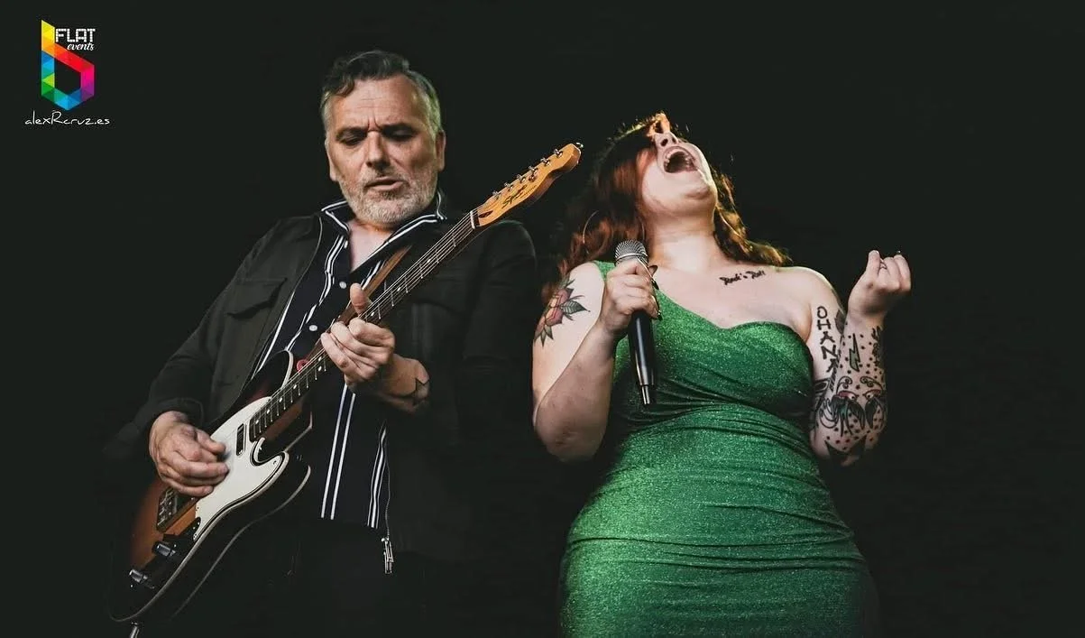 Singer Cecilya Mestres & guitarist Rodolphe Dumont performing the best retro rhythm 'n' blues live show at the Sanbar Blues Festival (Basque Country, Spain 2023).
