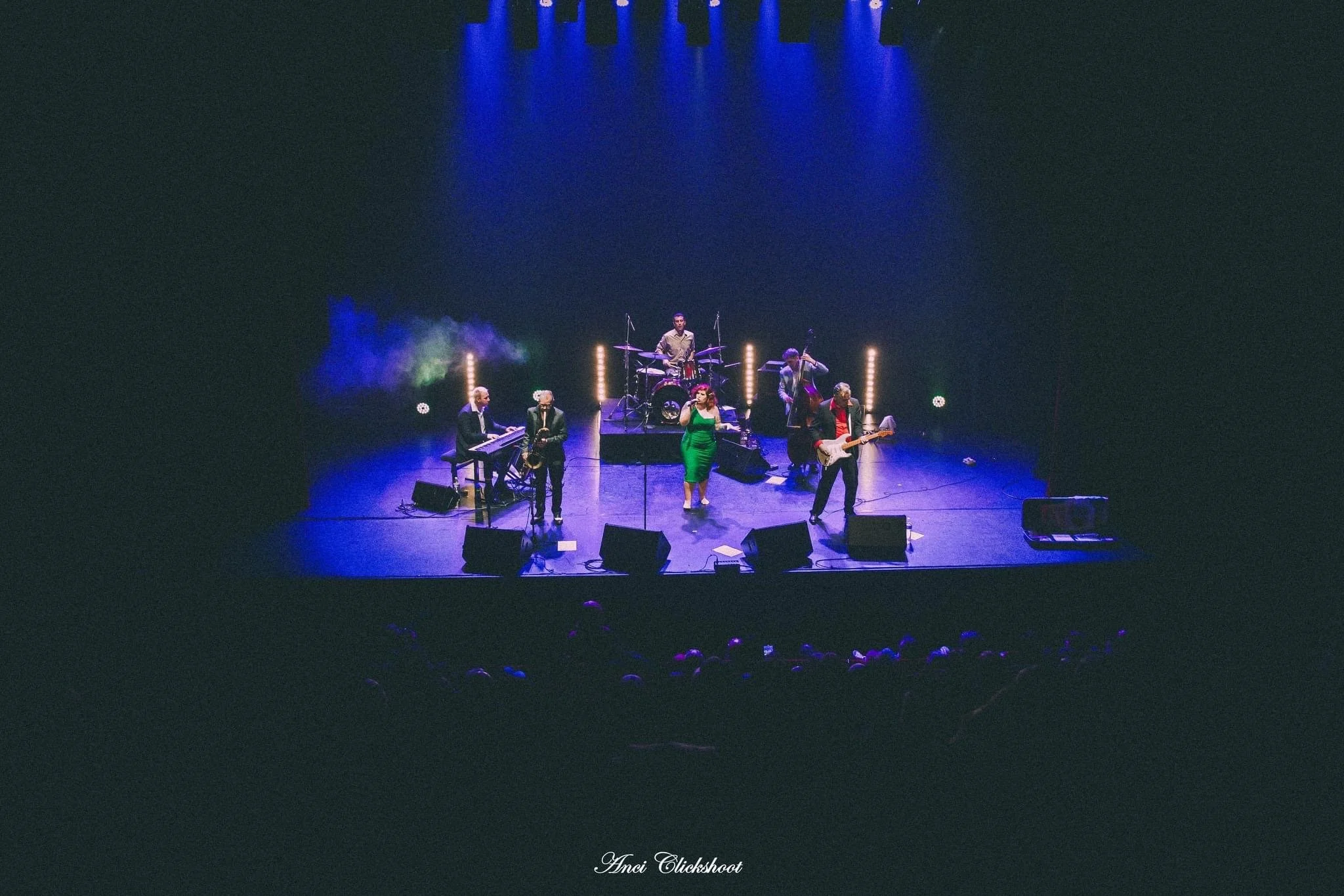 Cecilya & The Candy Kings performing the best retro rhythm 'n' blues live show at the SAM Blues Festival (Avion, Northern France, 2023).