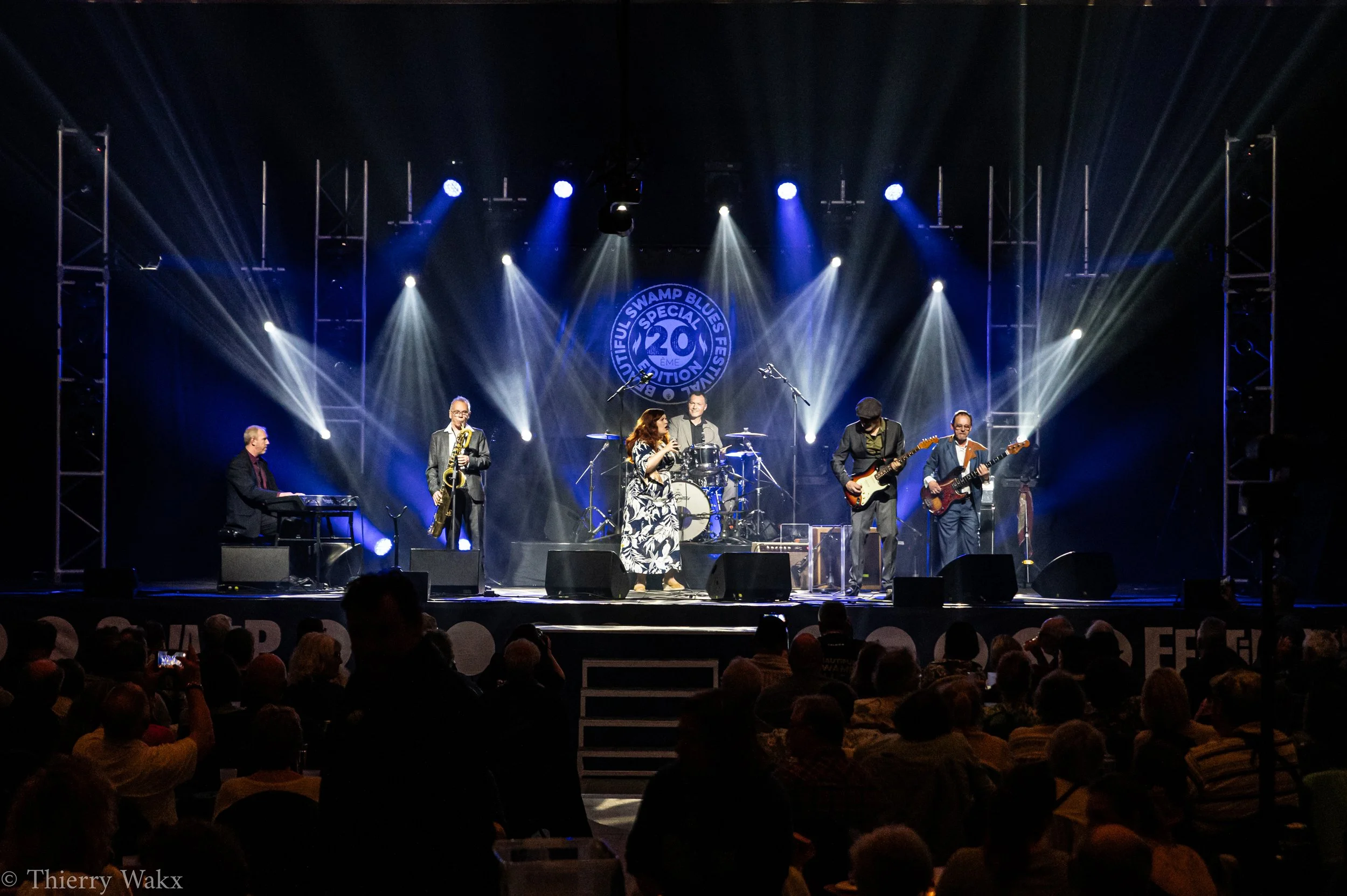 Cecilya & The Candy Kings performing the best retro rhythm 'n' blues live show at the Beautiful Swamp Blues Festival (Calais, Northern France, 2026).