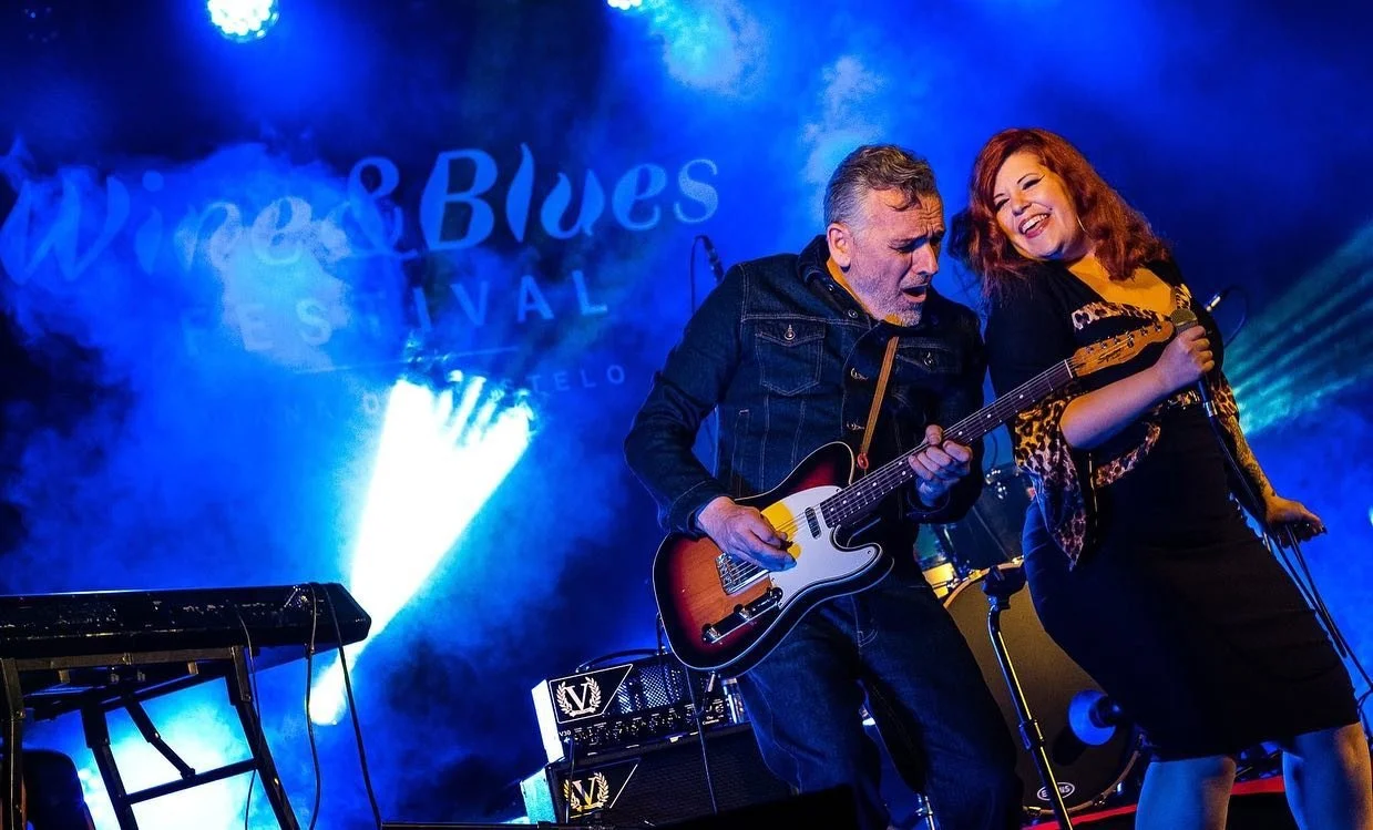 Singer Cecilya Mestres & guitarist Rodolphe Dumont performing the best retro rhythm 'n' blues live show at the Wine & Blues Festival (Viana do Castelo, Portugal. 2023).