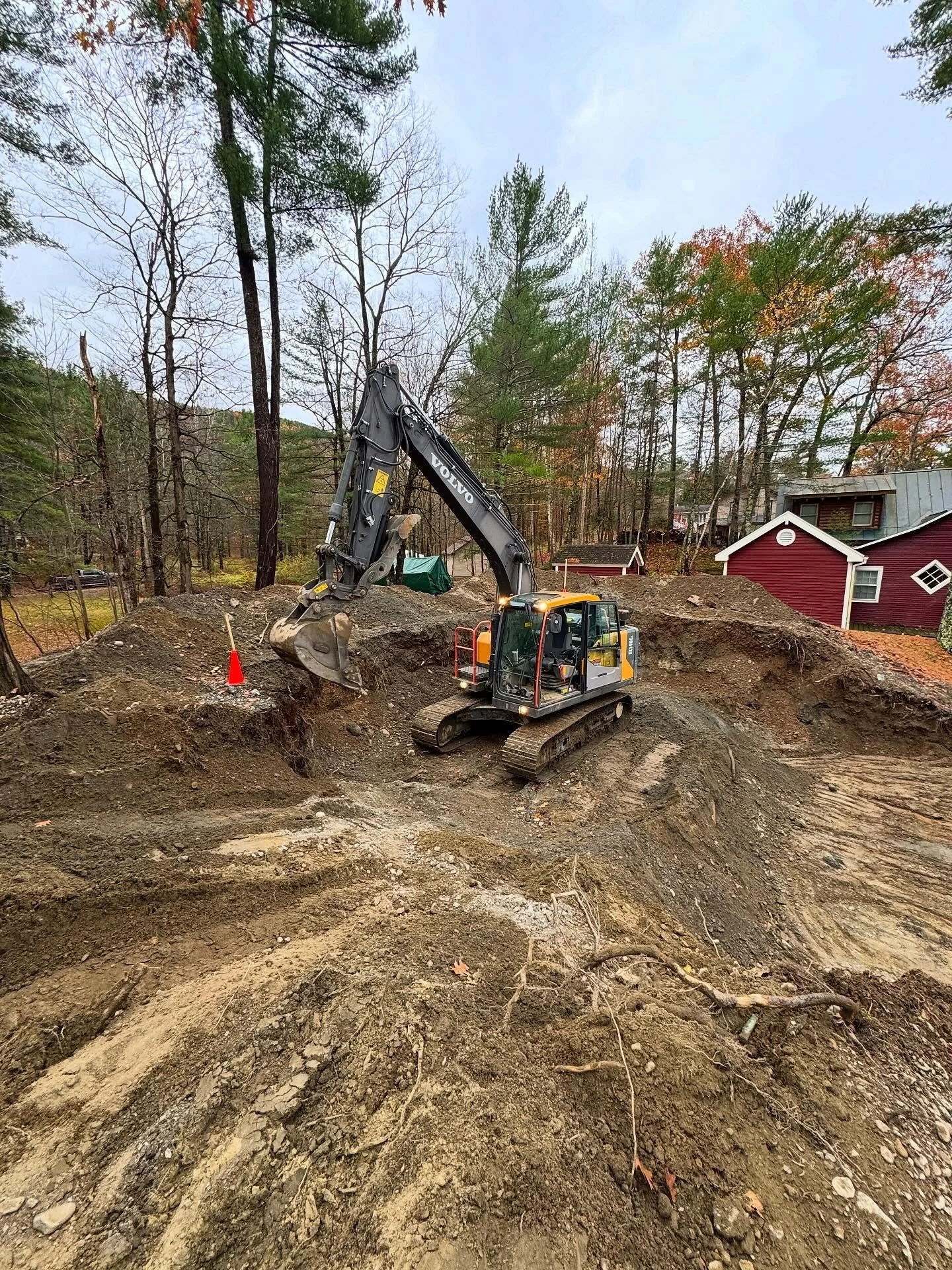 📍Lake St. Catherine, VT - Starting fresh! An old 1940s three-season house had reached its end. We took down the tired old place, lowered the grade, dug and poured a fresh foundation ready to be built on.