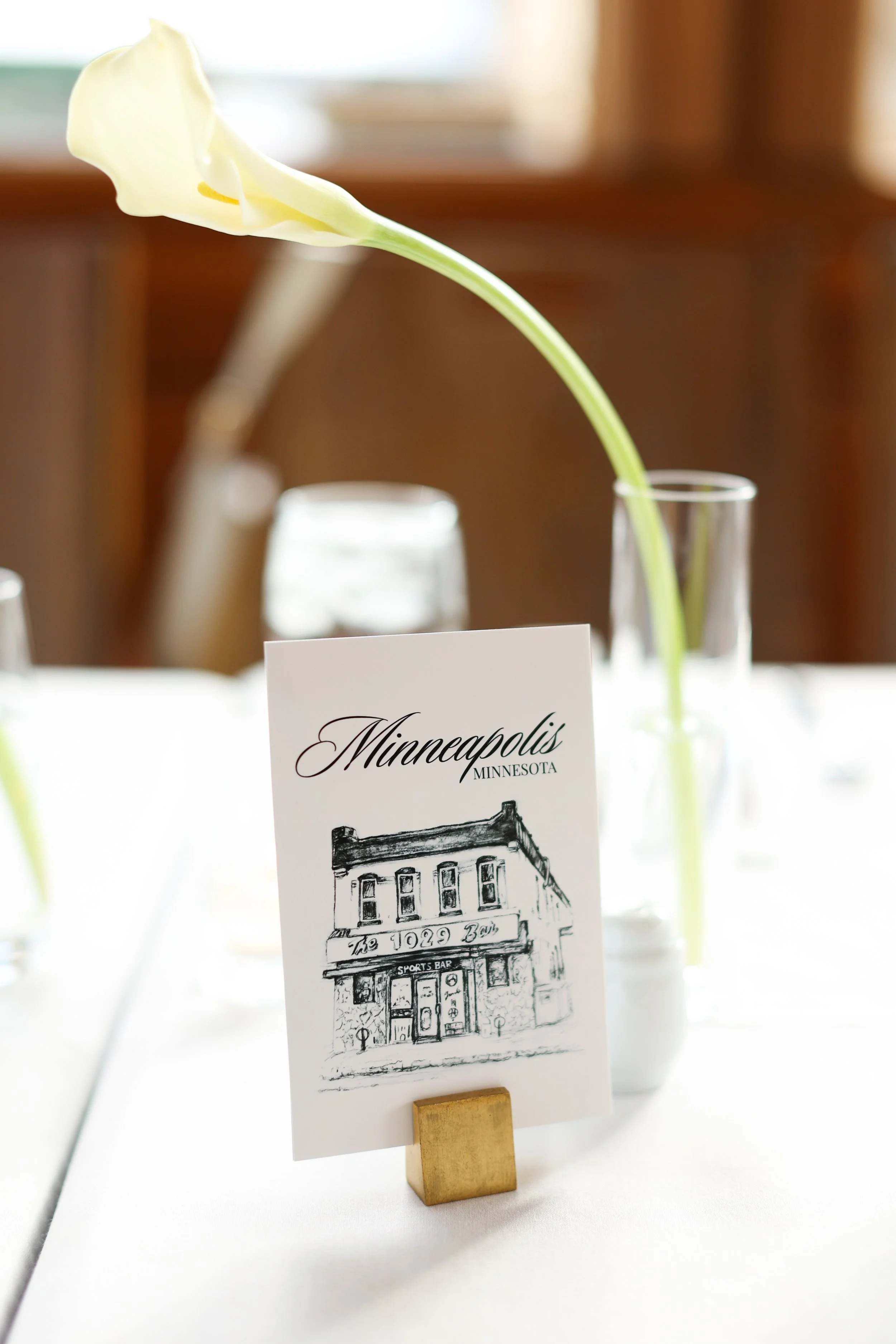 A small sign on a table featuring a sketch of a building with the words "Minneapolis Minnesota" above it.
