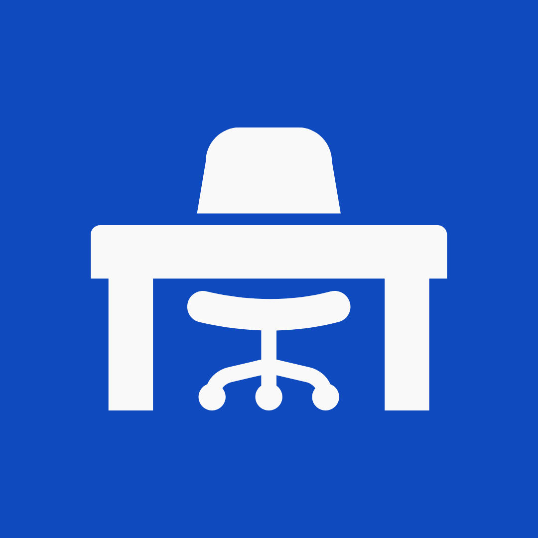 Señal de oficina con icono de escritorio, silla y lámpara en fondo azul