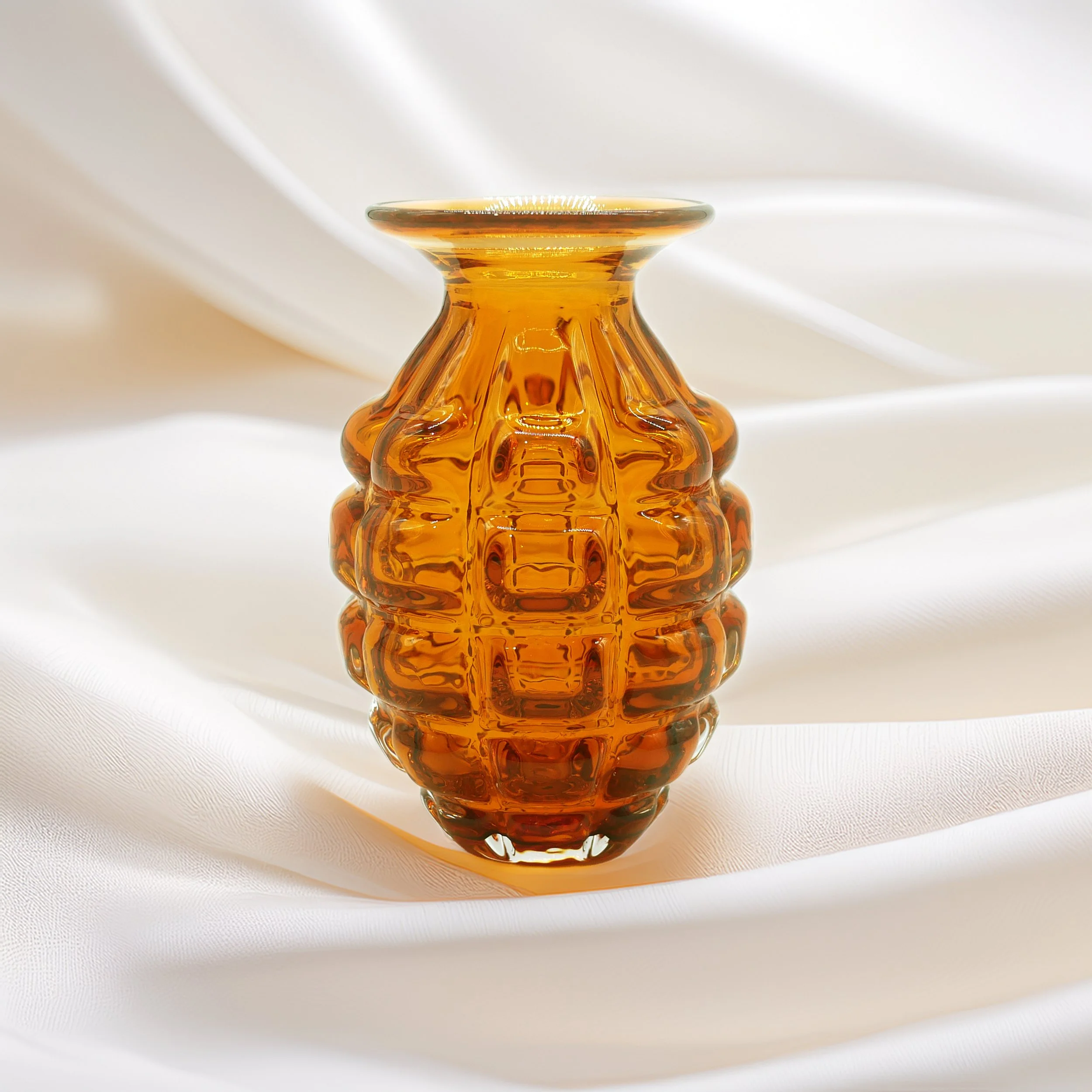 Beatrice-Glow_something-good-will-bloom-glass-2025-Aurora-Classic.jpg