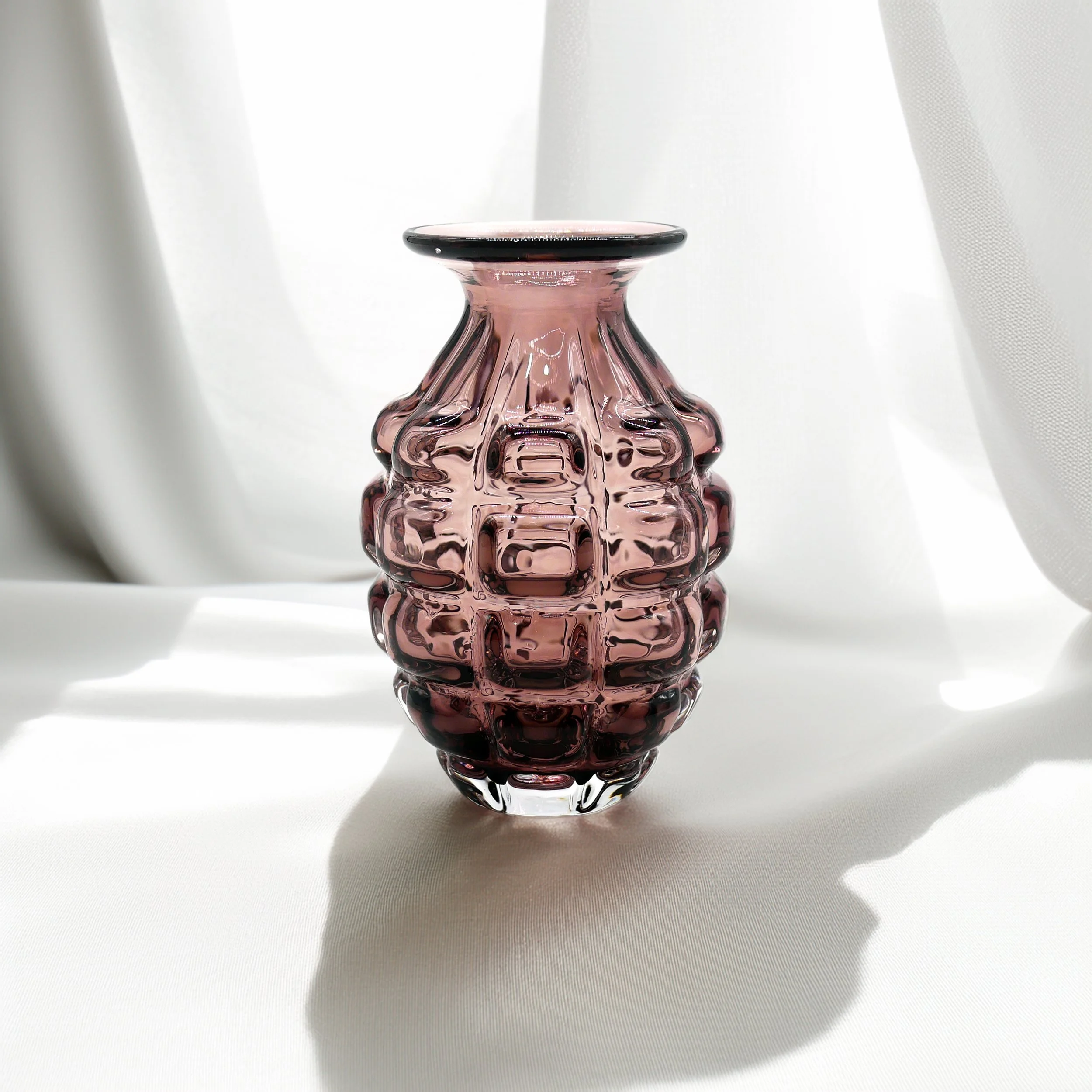 Beatrice-Glow_something-good-will-bloom-glass-2025-Amtheyst_Classic.jpg