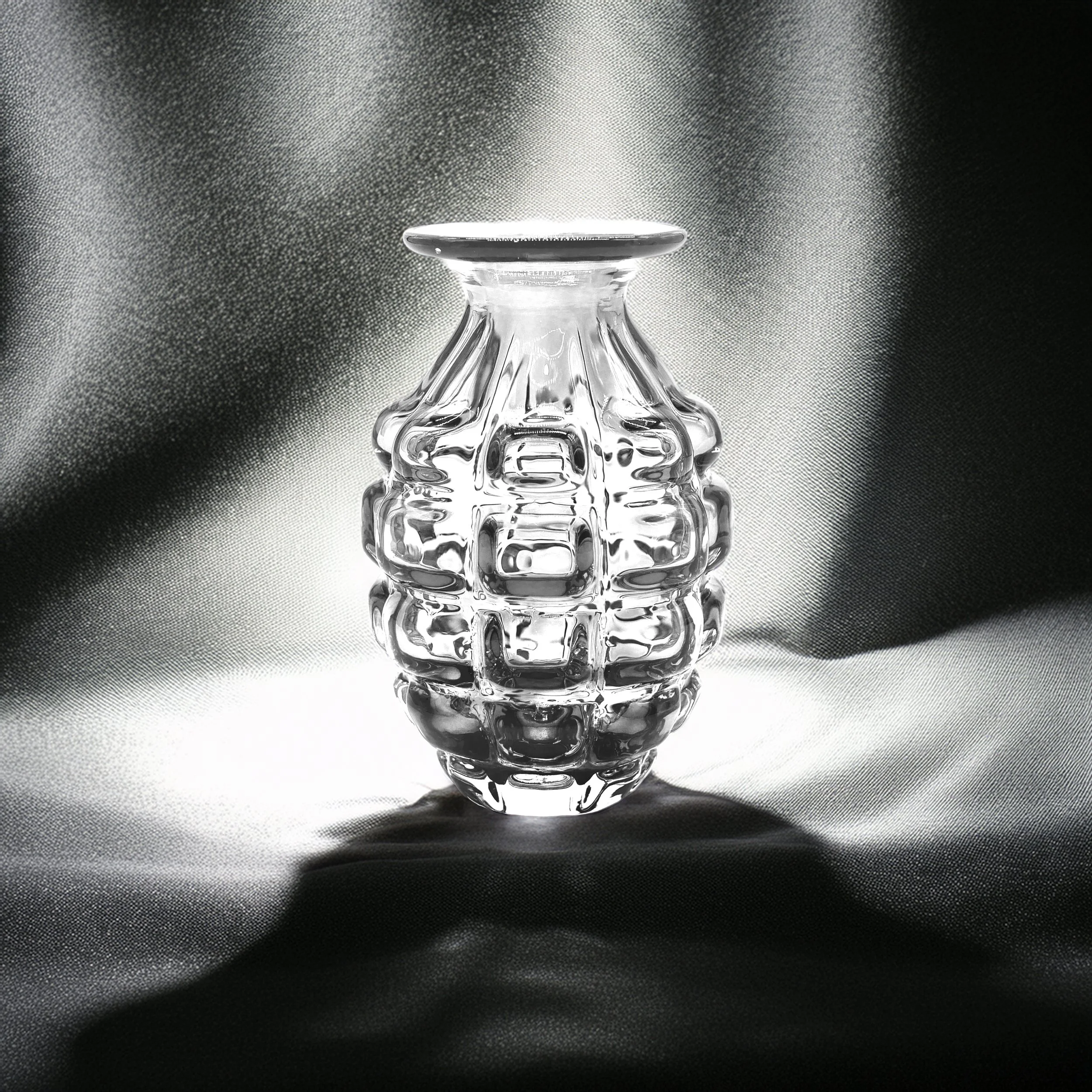 Beatrice-Glow_something-good-will-bloom-glass-2025-Crystalline_classic_2.jpg