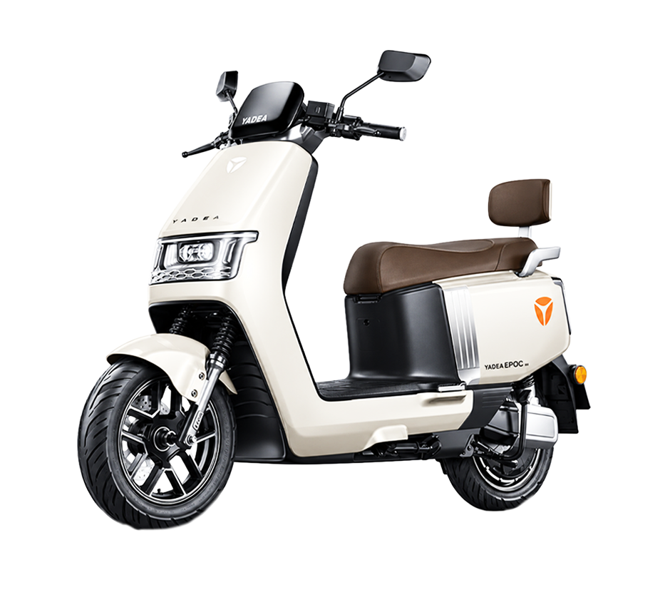 Scooter eléctrico de color blanco con asiento marrón y logotipo naranja en la parte lateral.