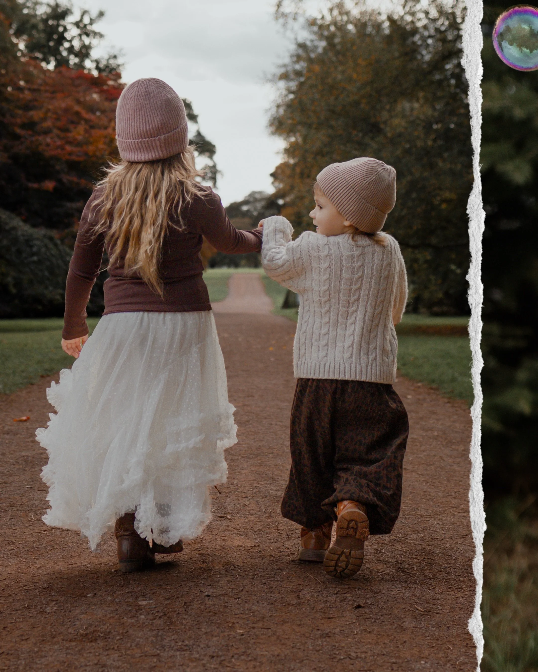 AUTUMN LEAVES 🧡🍁 #fallphotoshoot #autumnphotoshoot #autumnvibes #familyphotoshoot #familyphotography