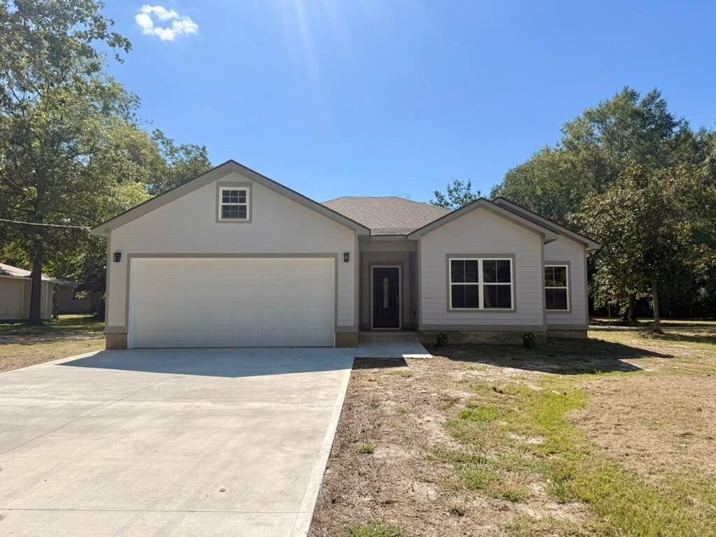 New construction home situated on a half-acre lot in Doerun, Georgia.