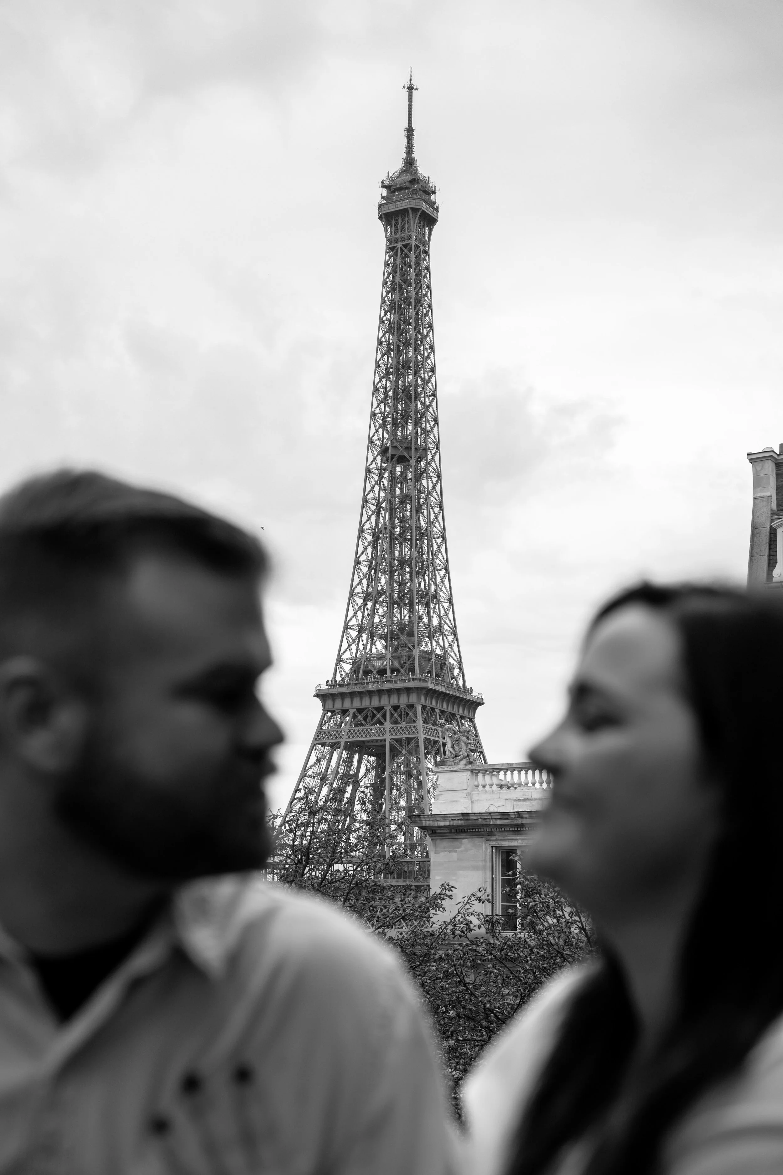 Couple Eiffel Tower Paris13.jpeg