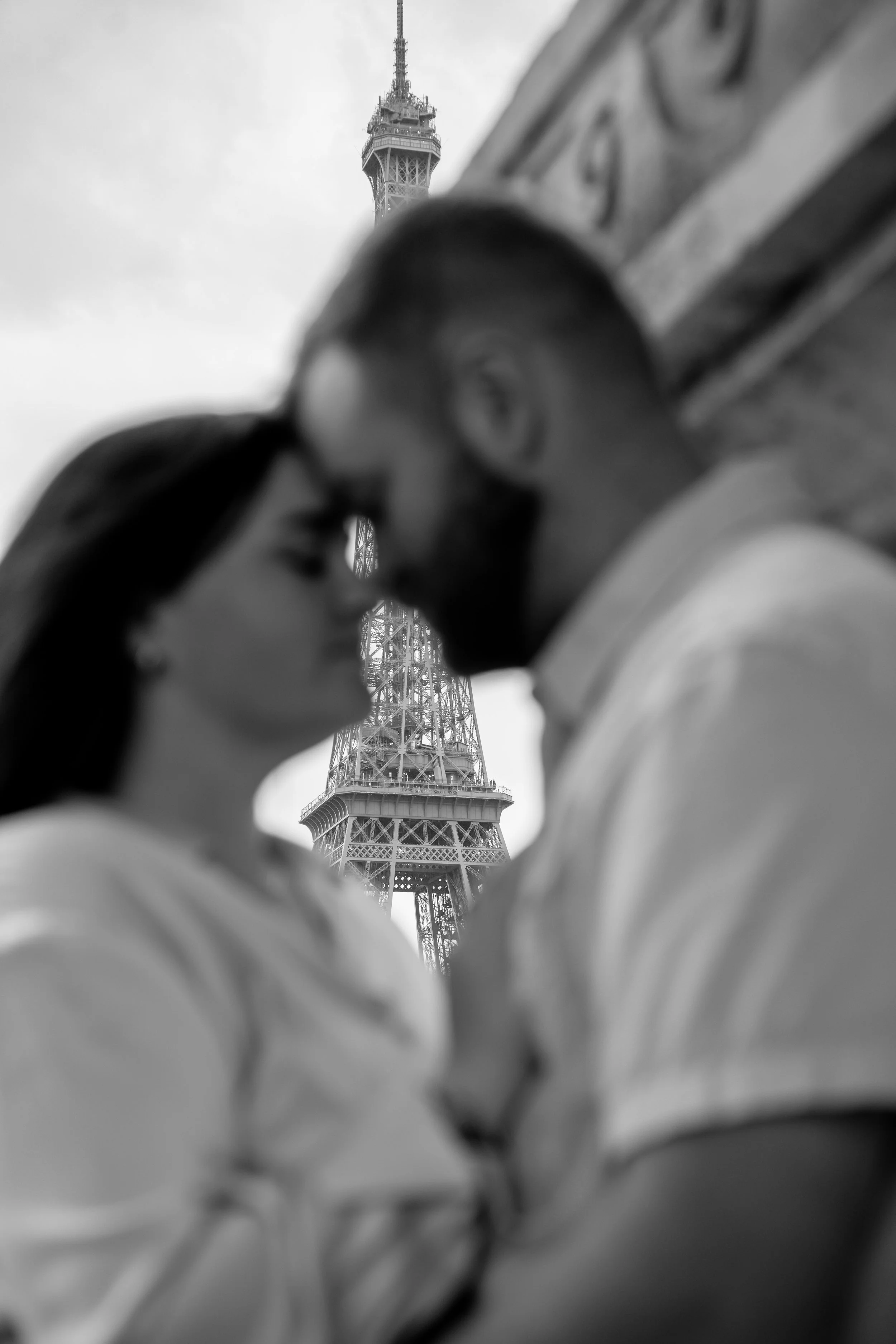 Couple Eiffel Tower Paris27.jpeg