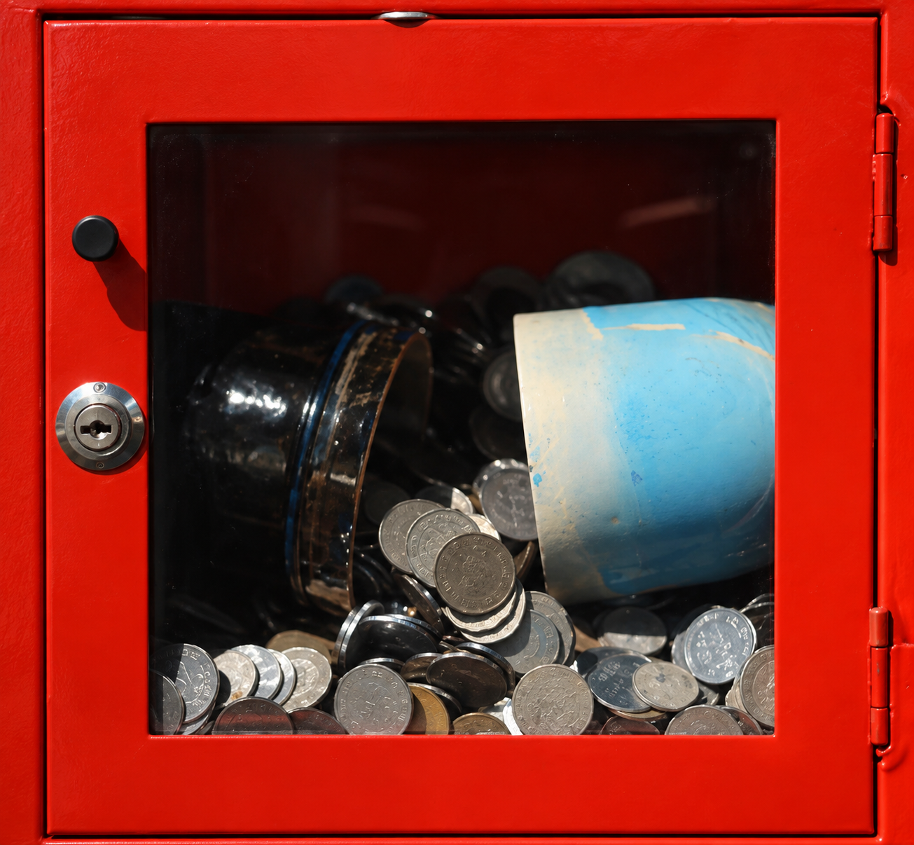 Red Donation Cabinet with Coins.png
