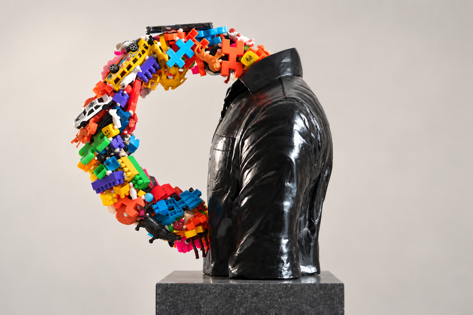 Toy Wreath Neck Sculpture.png