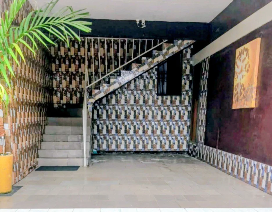 samshouse-residence-entree-escalier.jpg
