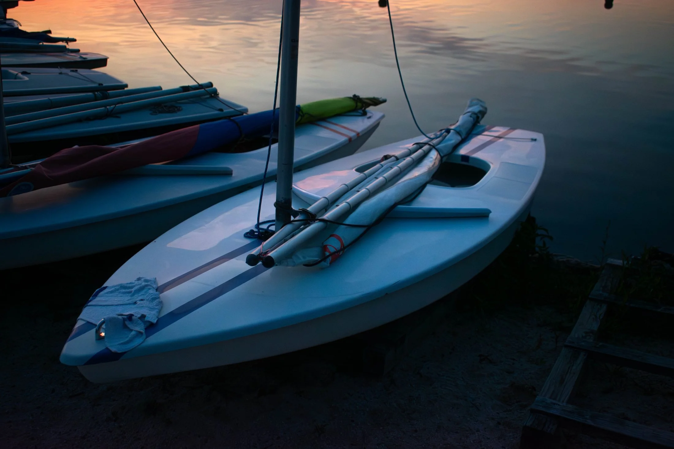 04-lake-sailboats.jpg