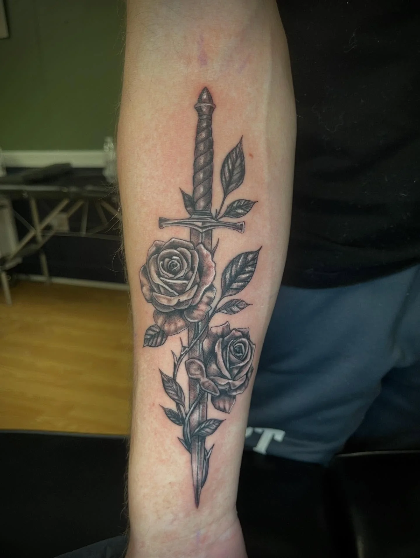 Sharp details, soft petals. ⚔️🌹
Booking for December! Dm me to get on the schedule
Tattoo done by me @pennsnneedles with all @glovesfortattoo supplies.

#Tat2Siege #BlackAndGrey #DaggerAndRose #ForearmInk #TattooWork #PAInk #BethlehemTattooArtist #T