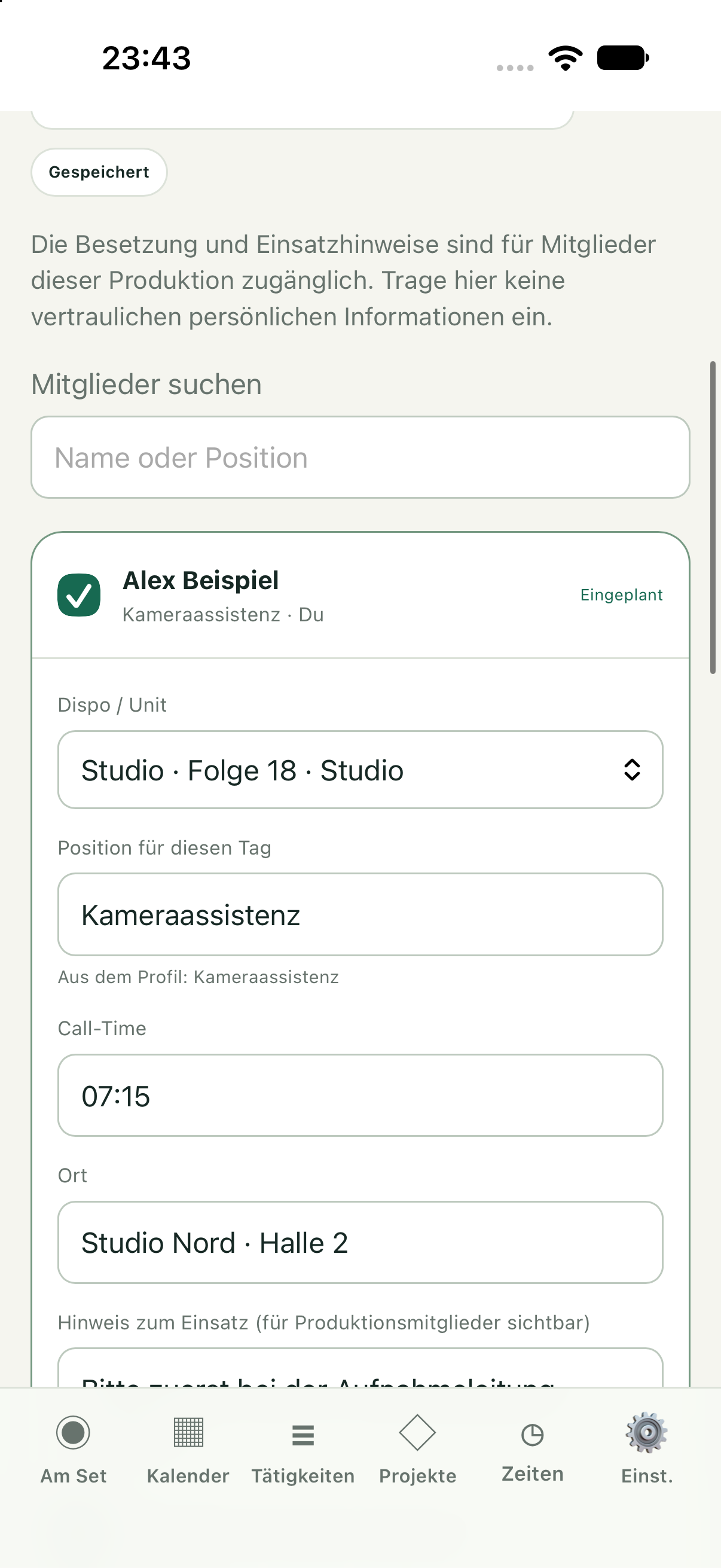 iPhone: Person, Position, Call-Time, Ort und Dispo im Besetzungsentwurf. Demo-Beispieldaten.