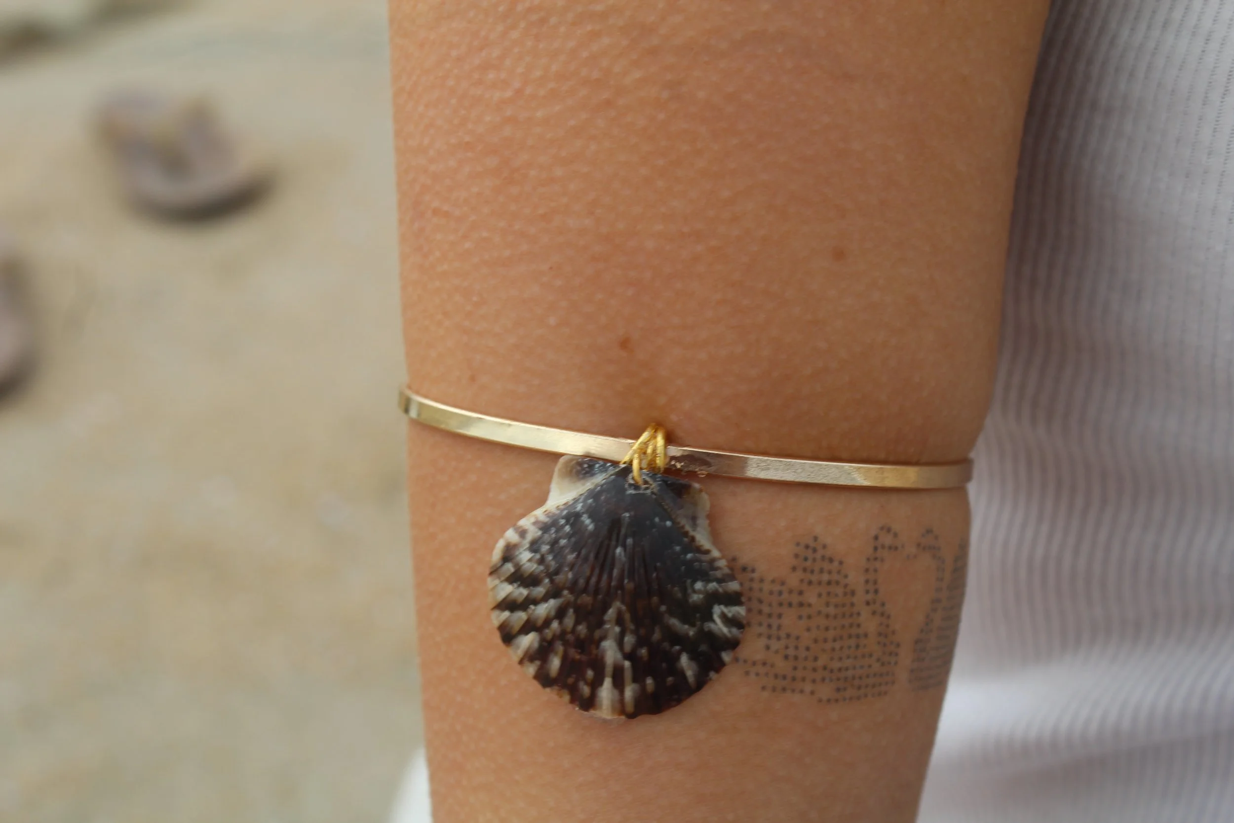 Dark Grey Shell Arm Band