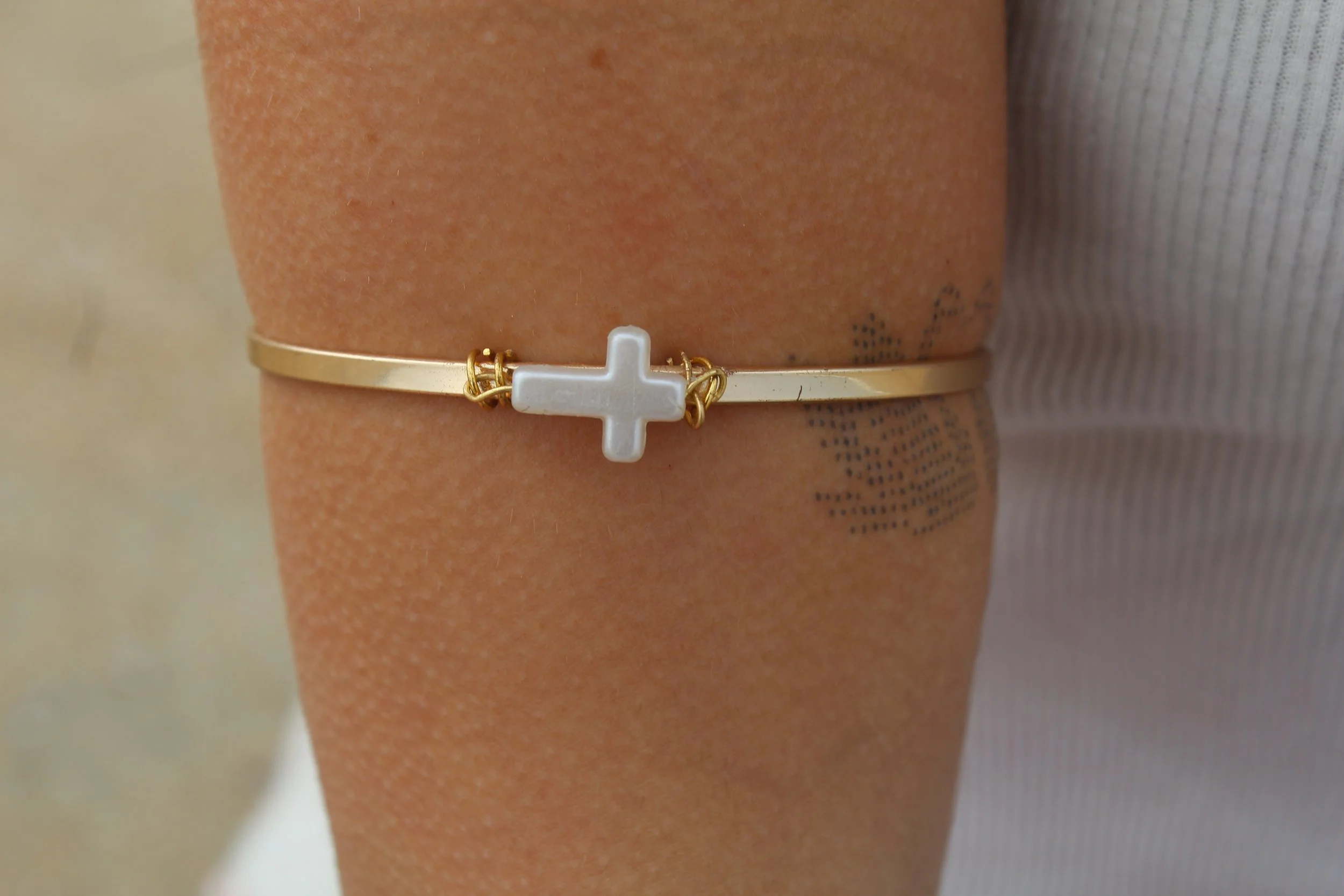Pearl Cross Arm Band