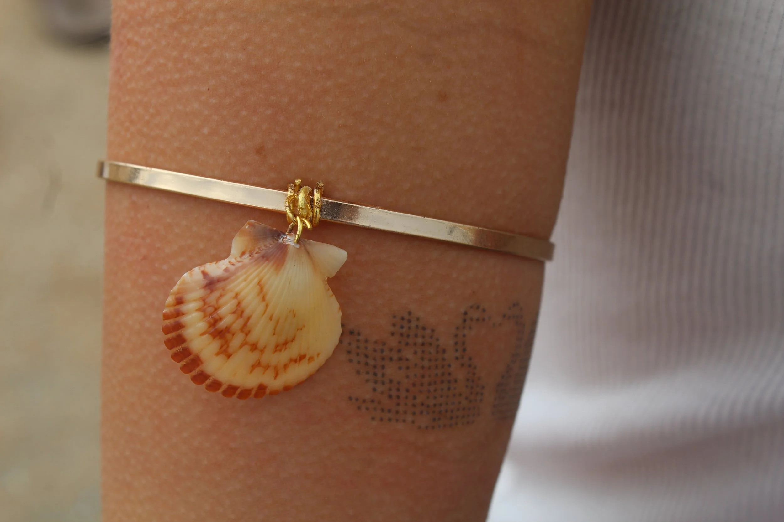 Yellow Shell Arm Band