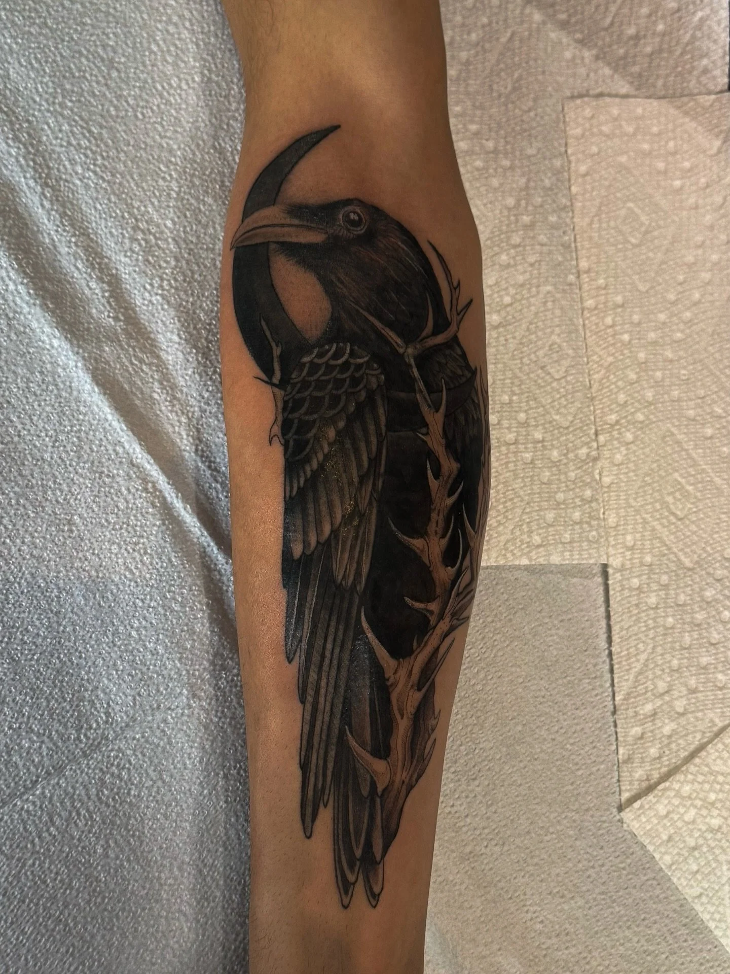 Got to do this awesome raven coverup for Vincent 🐦&zwj;⬛
done @blackaltartattooco 
&bull;
I have days available till the end of April!
Text 330-842-6355, DM or email ✨
&bull;
#denver #tattoos #artist