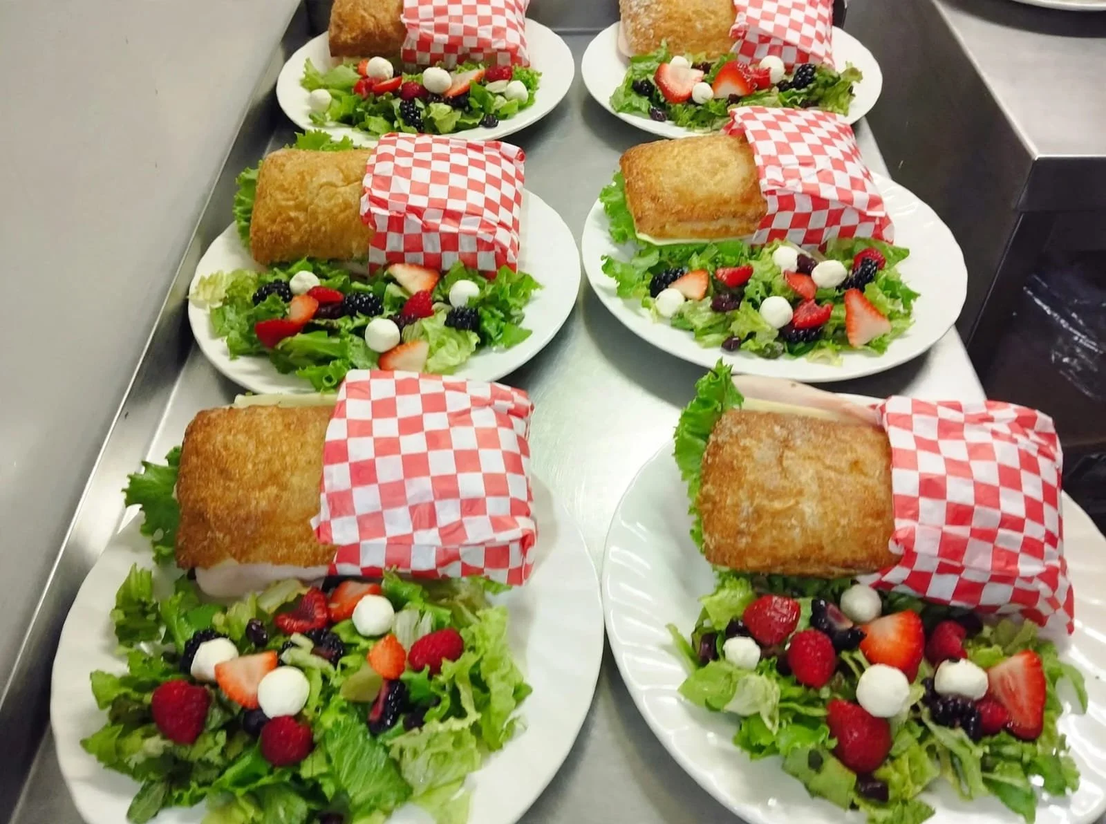 Box lunch, ensaladas y Coffe break Banquetes Del Roble 
servicio para eventos empresariales en CDMX y Edomex