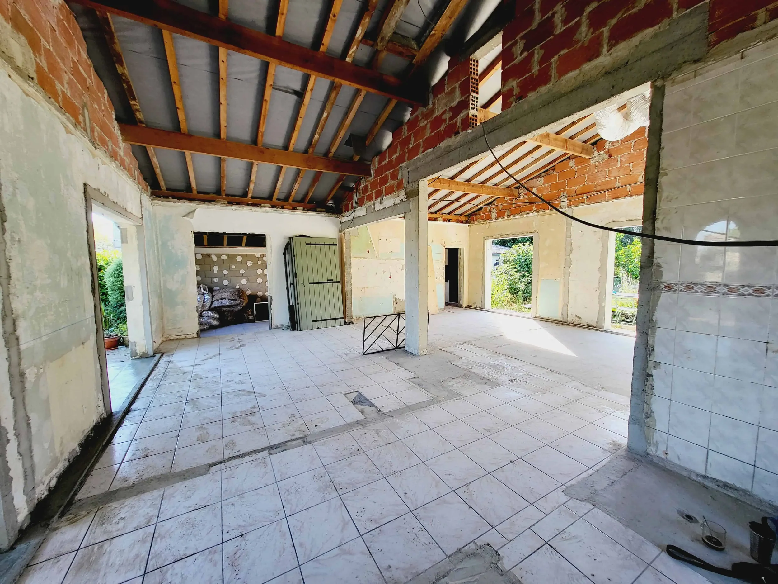 renovation-maison-100m2-toulenne-avant-travaux.webp