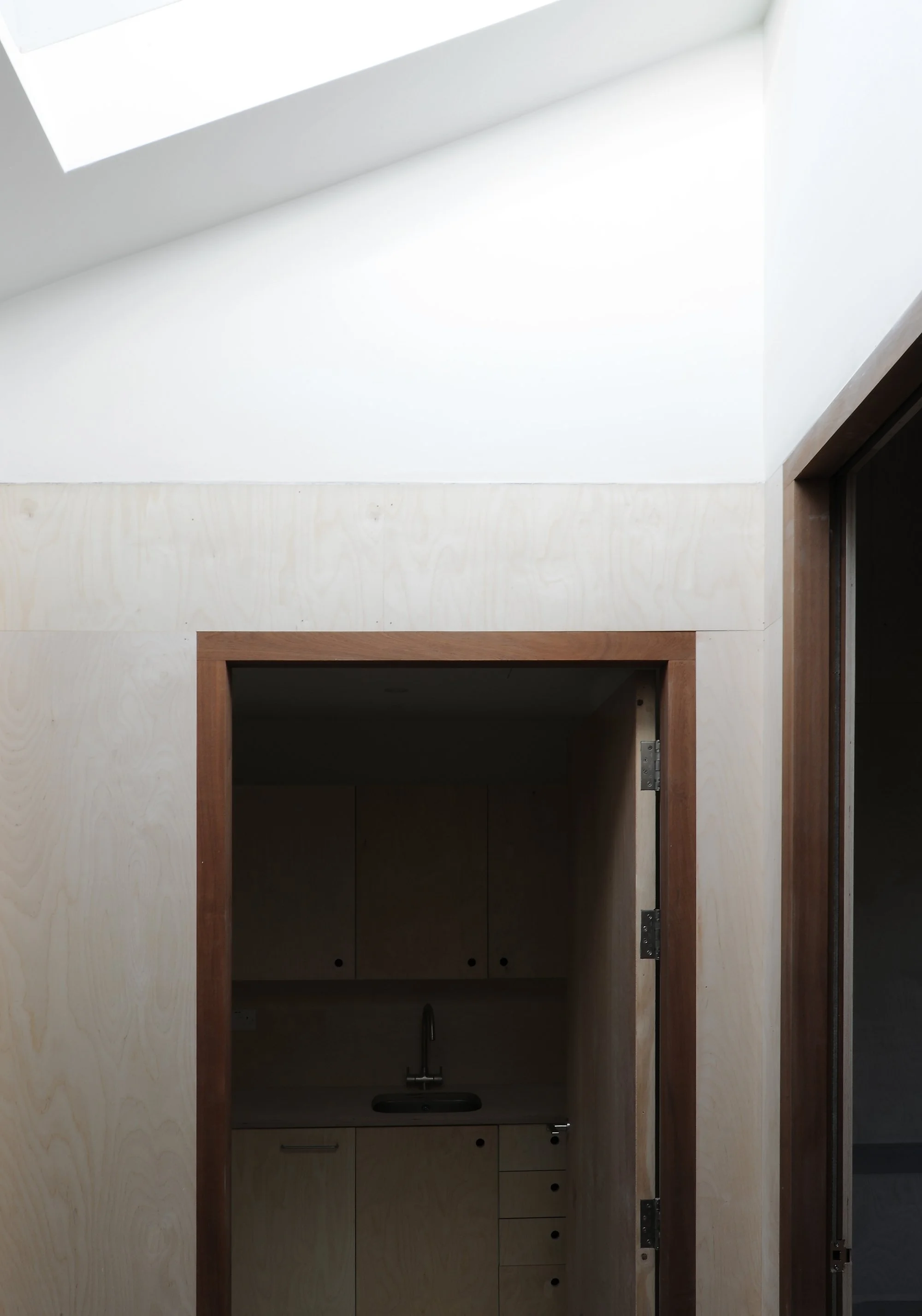 holton-studios-jonathan-hendry-architects-kitchenette.jpg