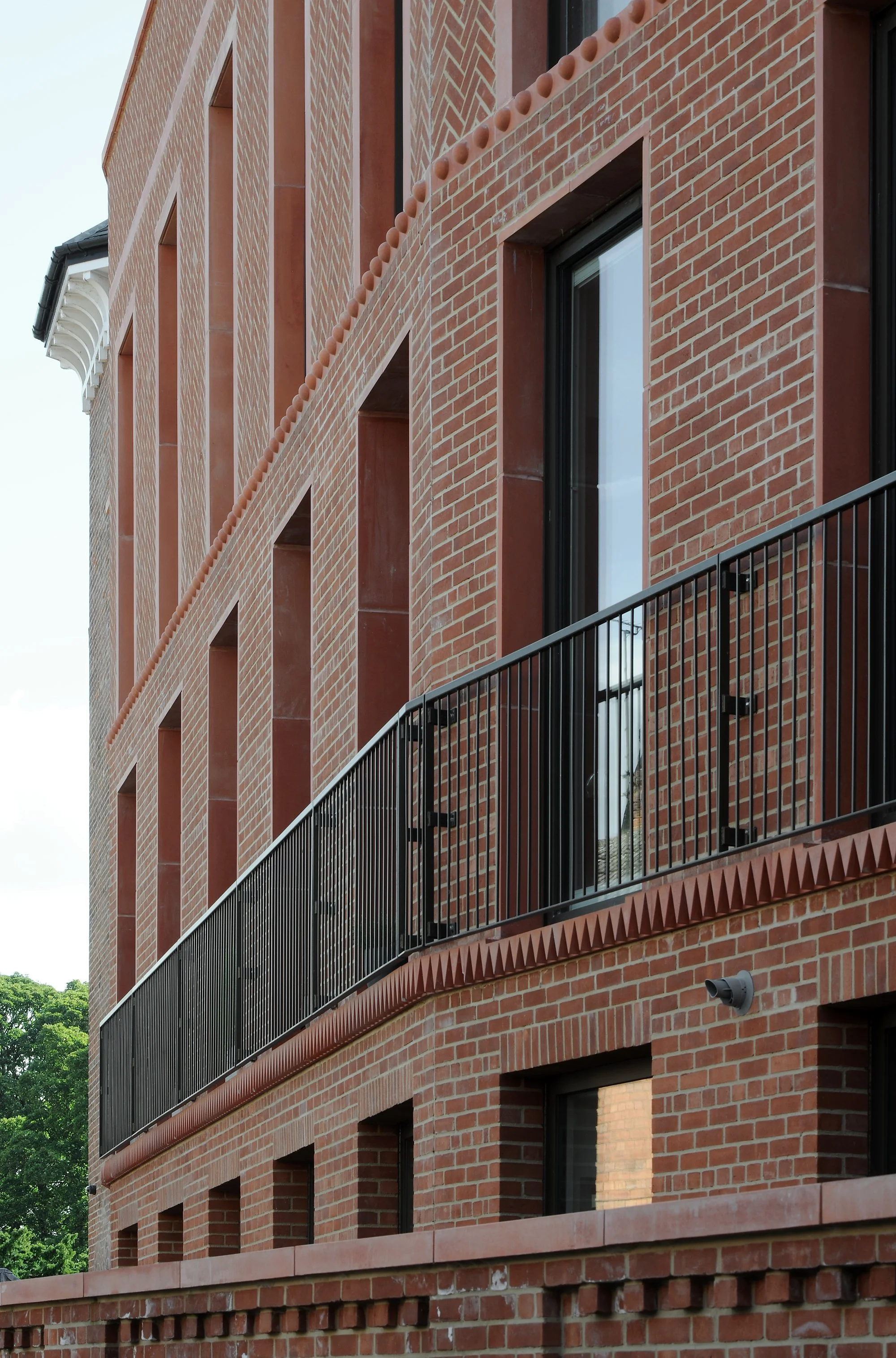 jonathan-hendry-architects-bailgate-chad-varah-lincoln-detail-facade.jpg