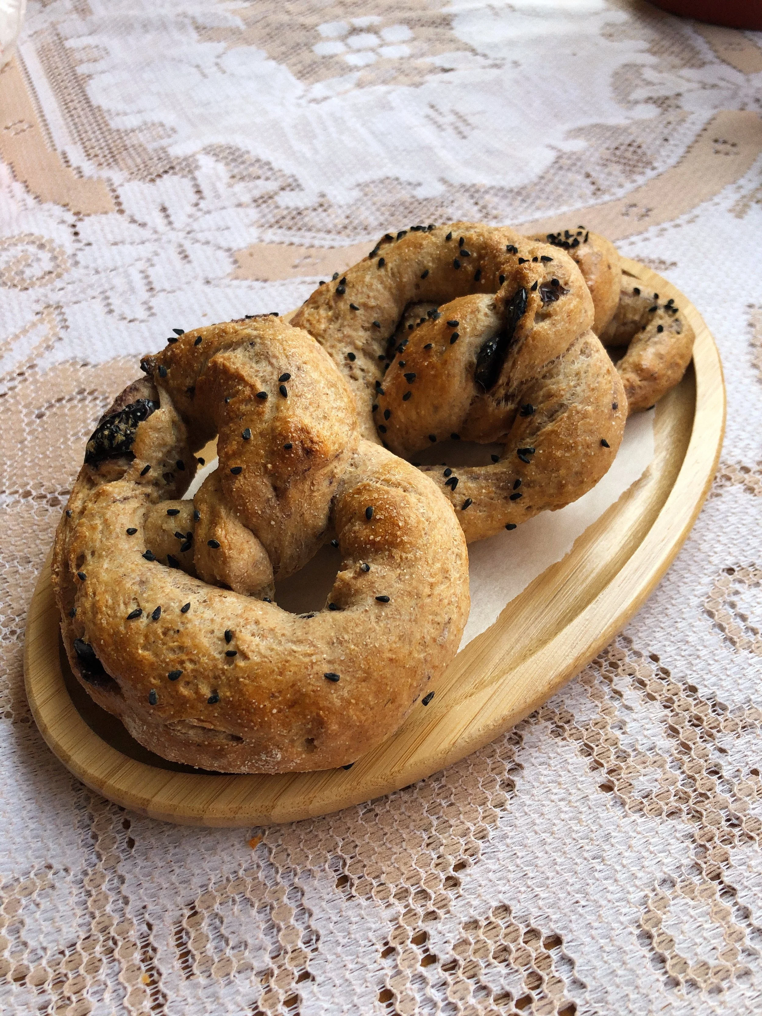 Siyah Zeytinli Pretzel