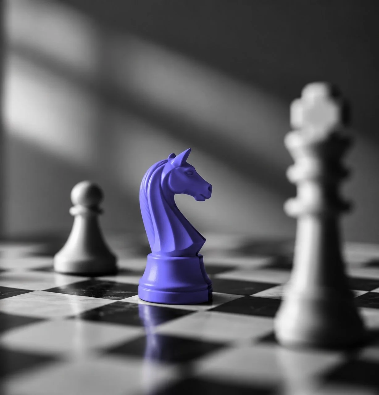 Purple chess knight surrounded by white chess pieces on a chessboard, representing strategic decision-making, corporate governance and independent board advisory.