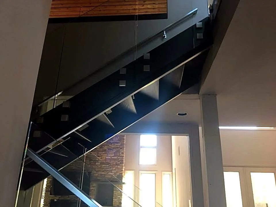 Fin gussets and glass, seen from underneath