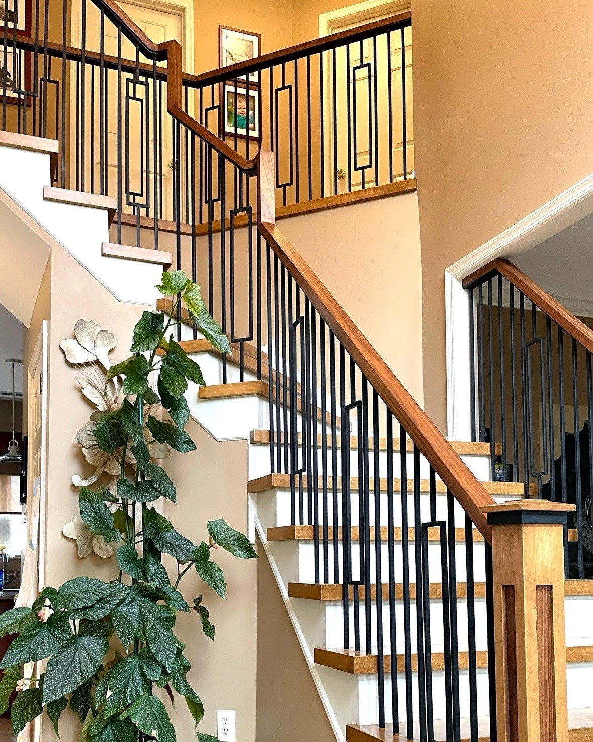 Rectangle-motif baluster railing