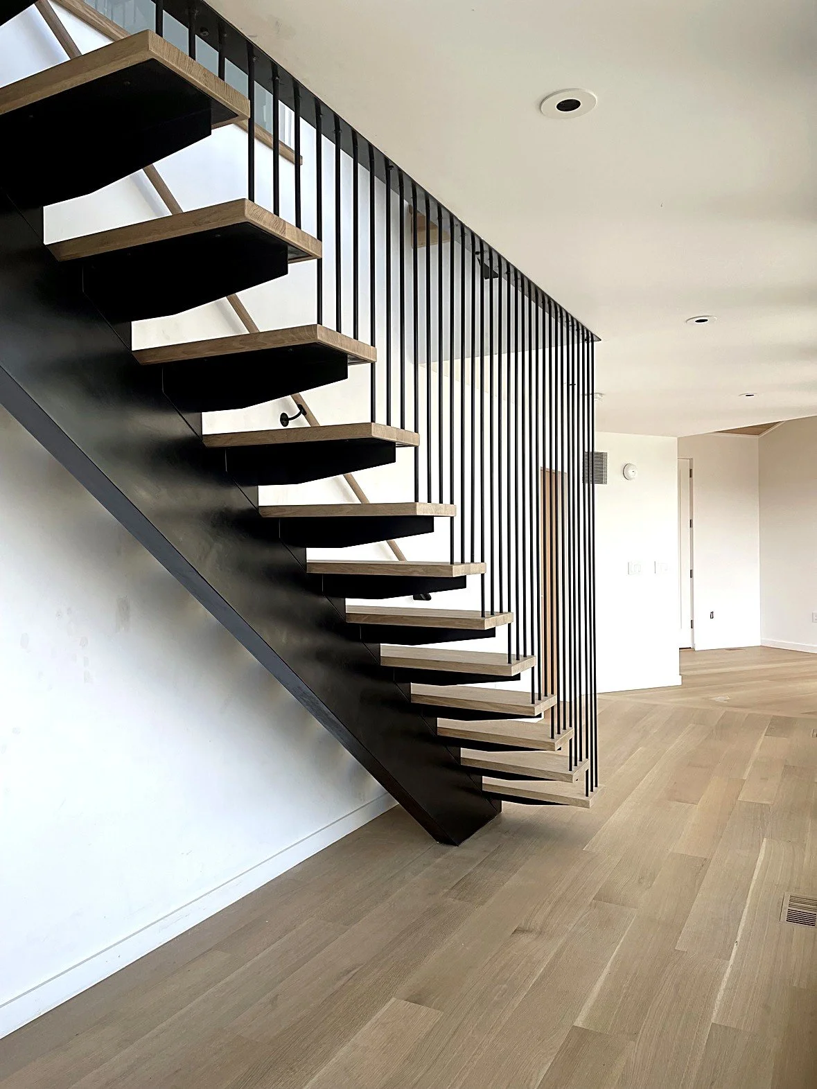 Flight with a floor-to-ceiling rod screen