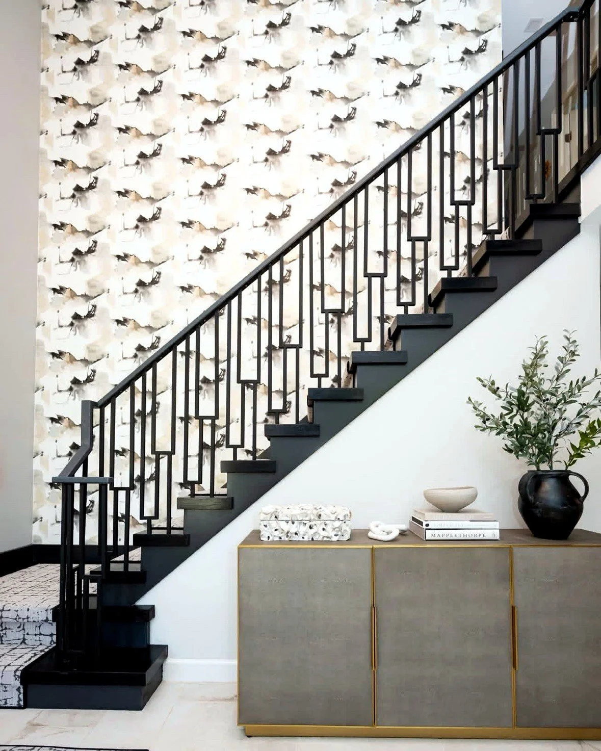 Stepped-rectangle steel railing