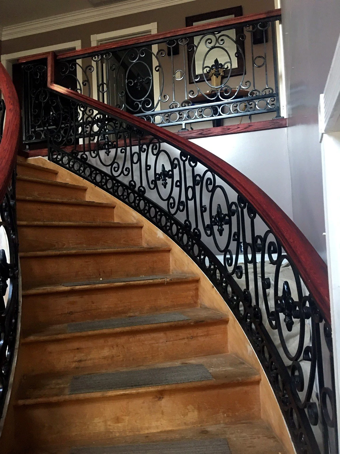 bespoke-scroll-rail-01-scroll-curved-up-clean.jpg