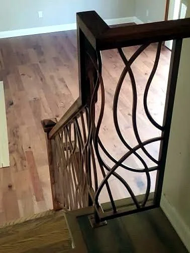 Wavy ribbon railing