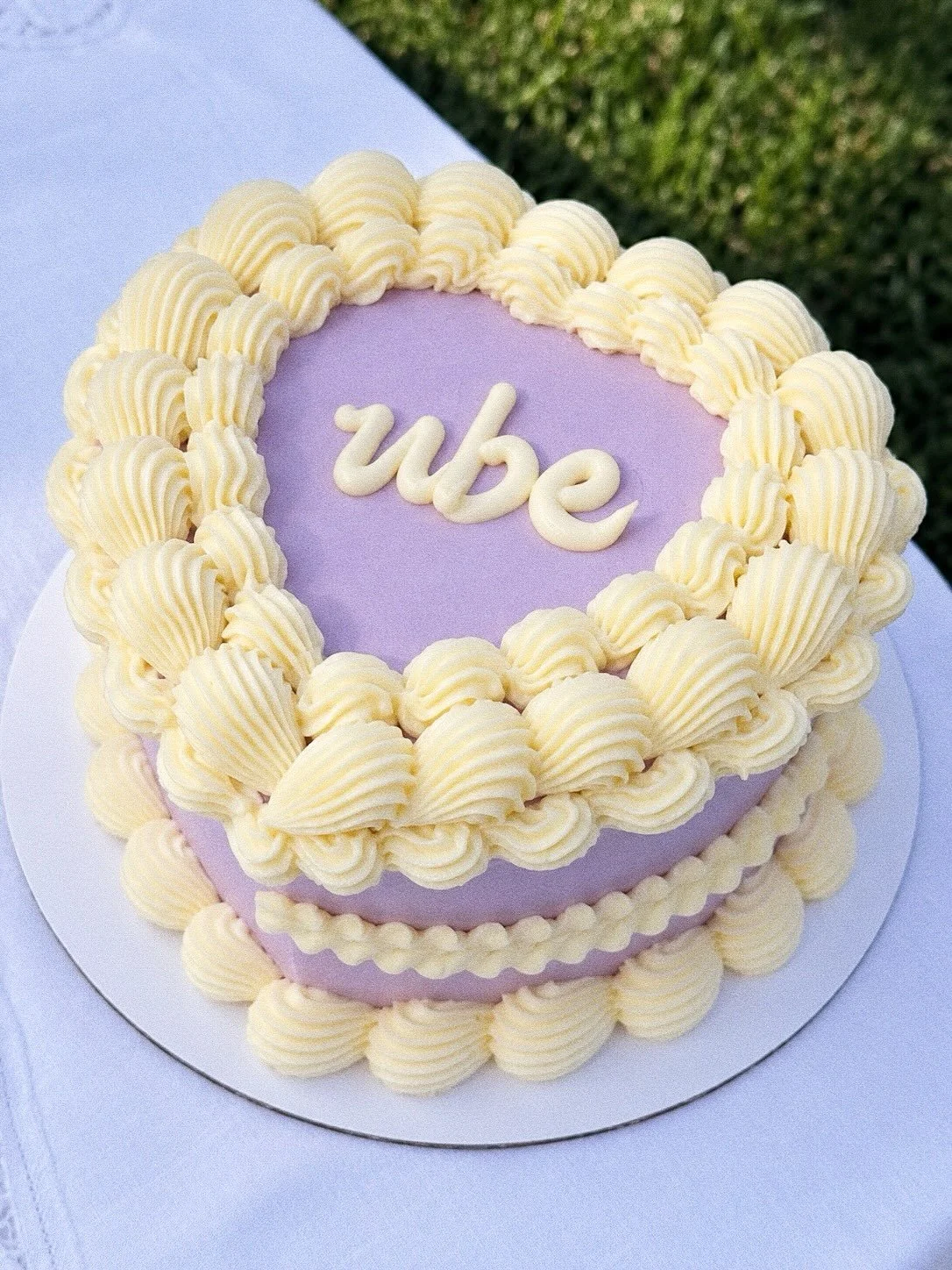 different shape, same ube 💜✨

I&rsquo;ve been wanting to experiment with heart-shaped cakes for a while, so I figured why not give it a try. played around with some lambeth-inspired piping and lots of vanilla buttercream.

I&rsquo;m really loving th