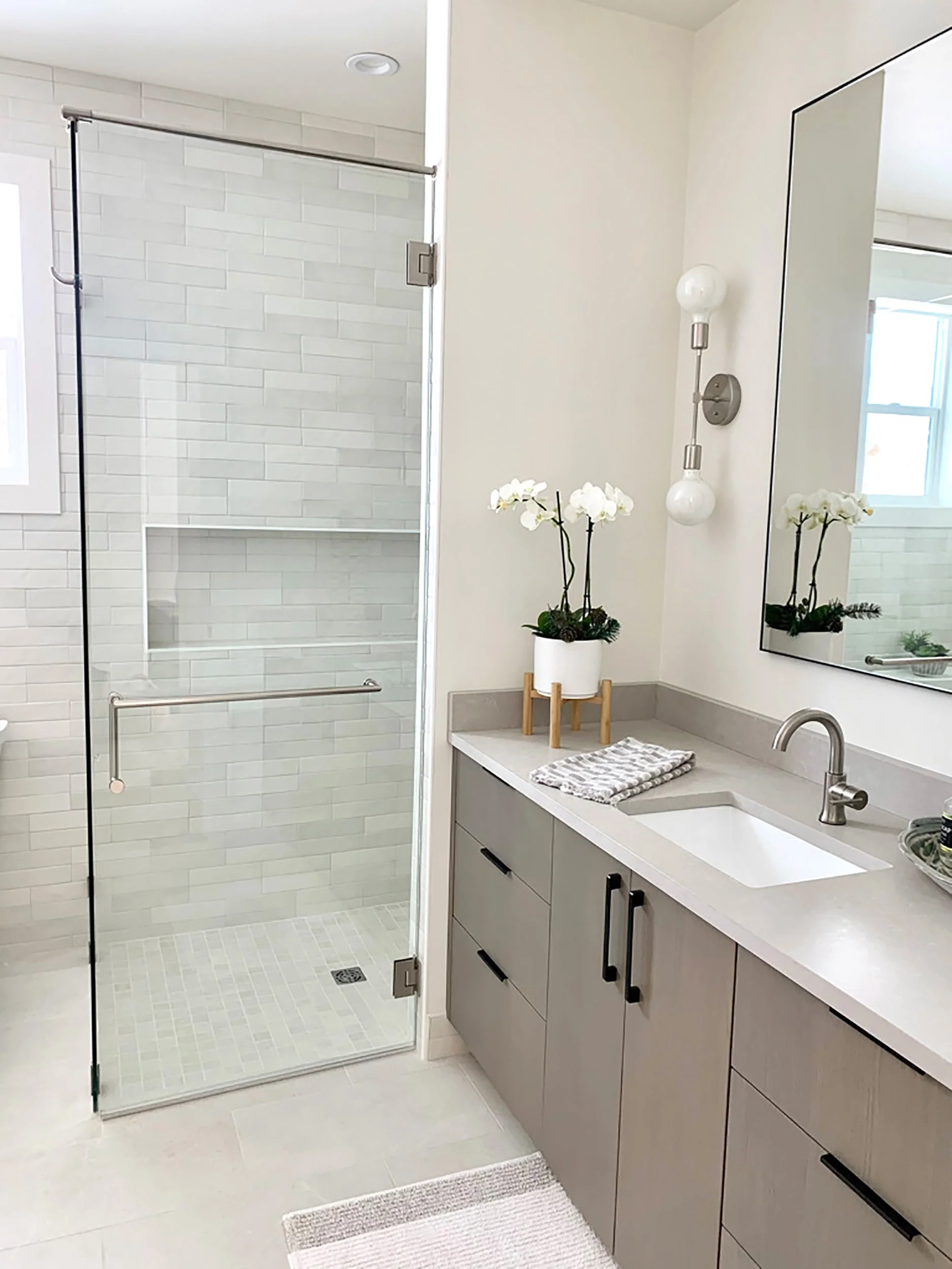 guesthousebath1.jpg