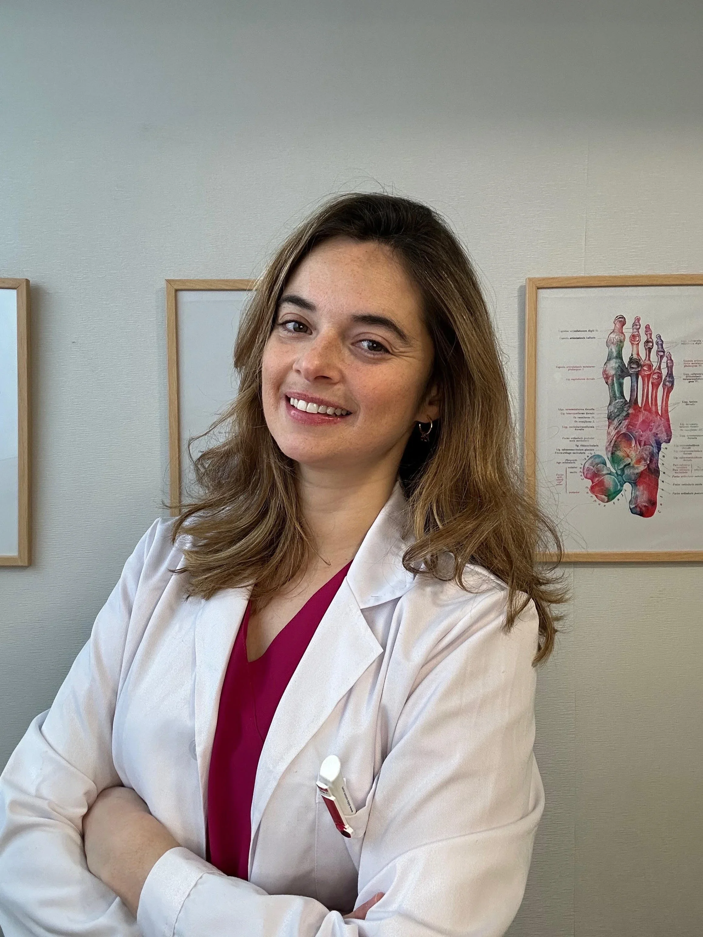 Alejandra Castaño Umaña, podóloga en Les Corts, en su consulta de Grup Terapèutic de Catalunya