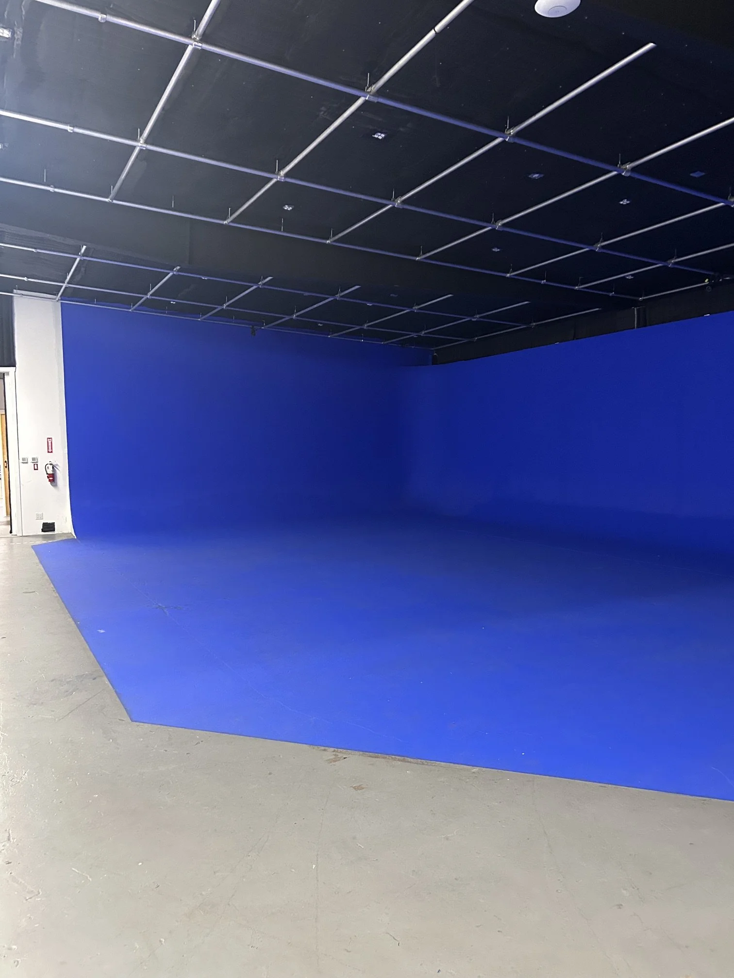 Blue Screen CYC Sound Treated