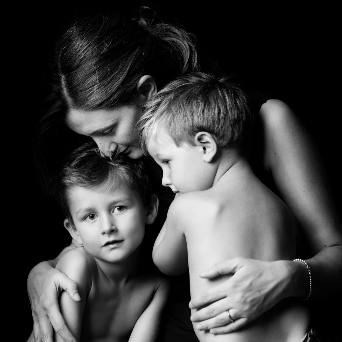 ritratto di maternità in bianco e nero, studio fotografico Mirano