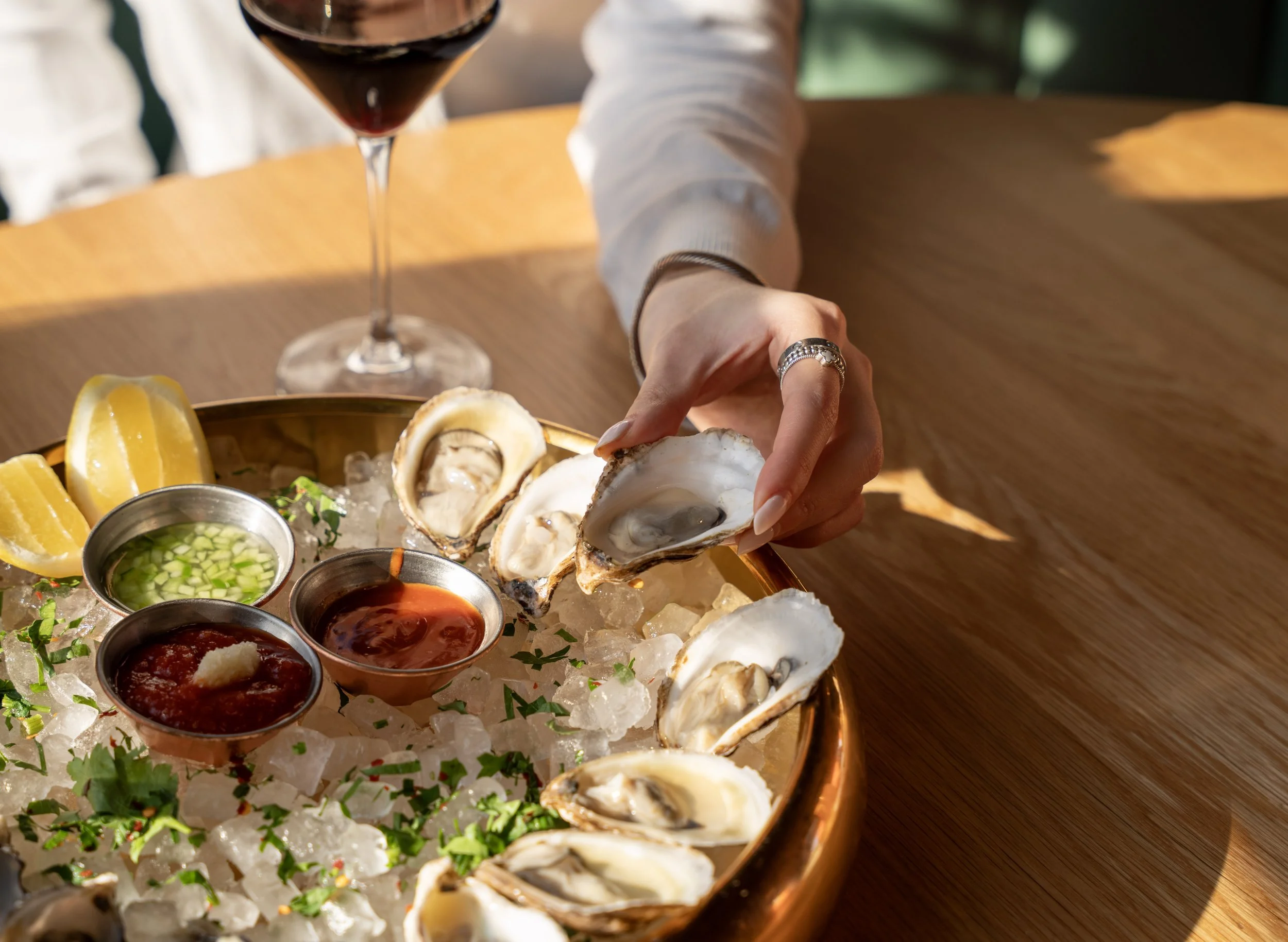 LA SERRE Chilled Oysters 2025.jpg